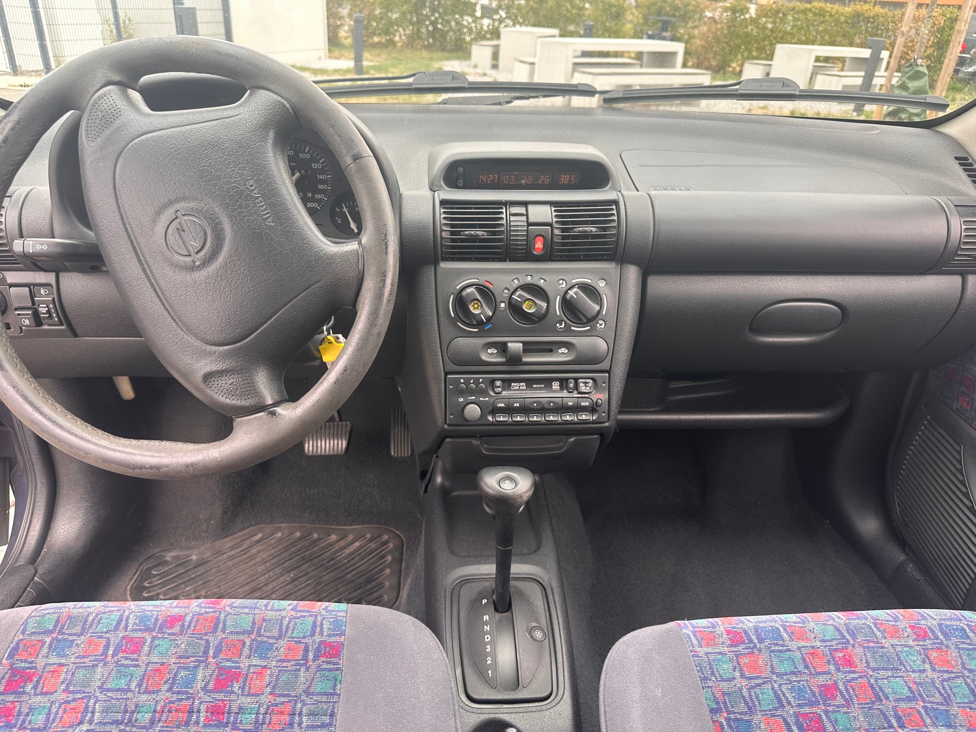 OPEL Corsa 1.4 16V CDX-image-9