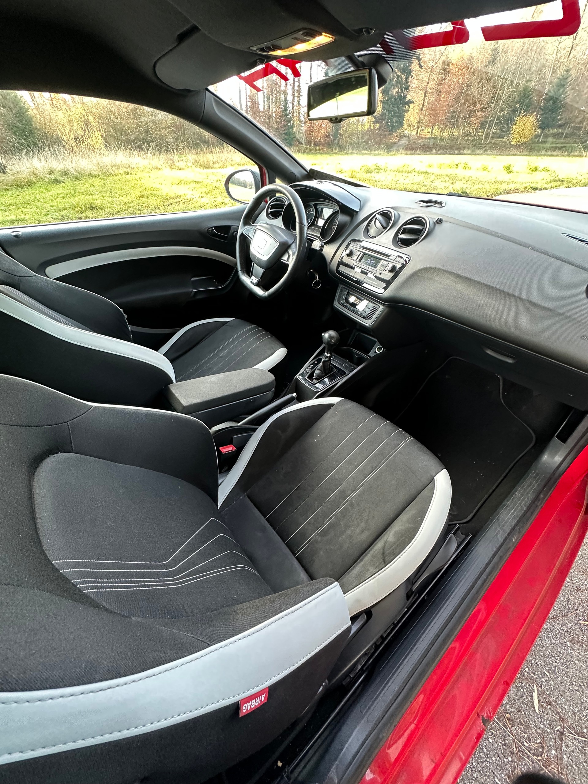 SEAT Ibiza SC 1.4 TSI Cupra DSG-image-4