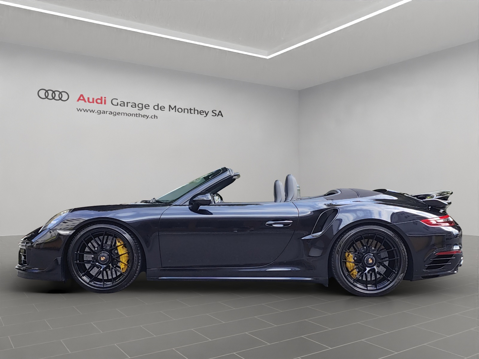 PORSCHE 911 Turbo S Cabrio PDK-image-1