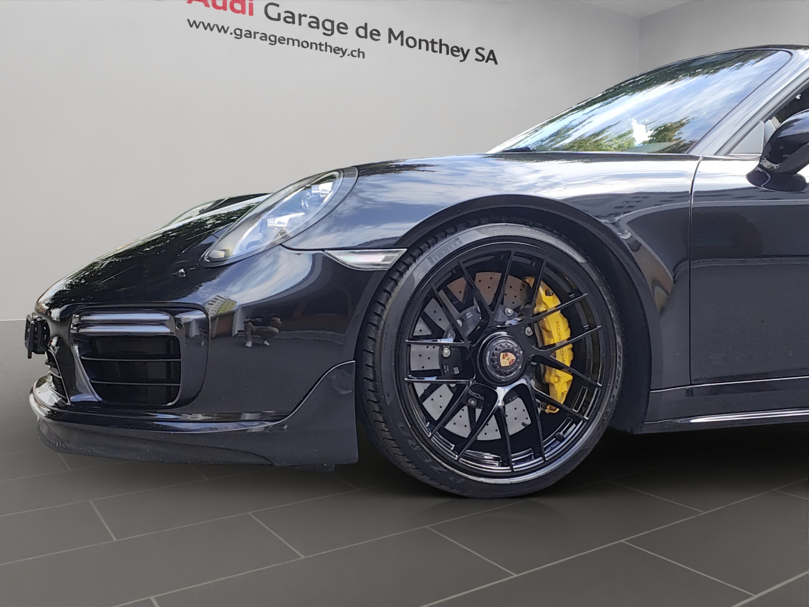 PORSCHE 911 Turbo S Cabrio PDK-image-5