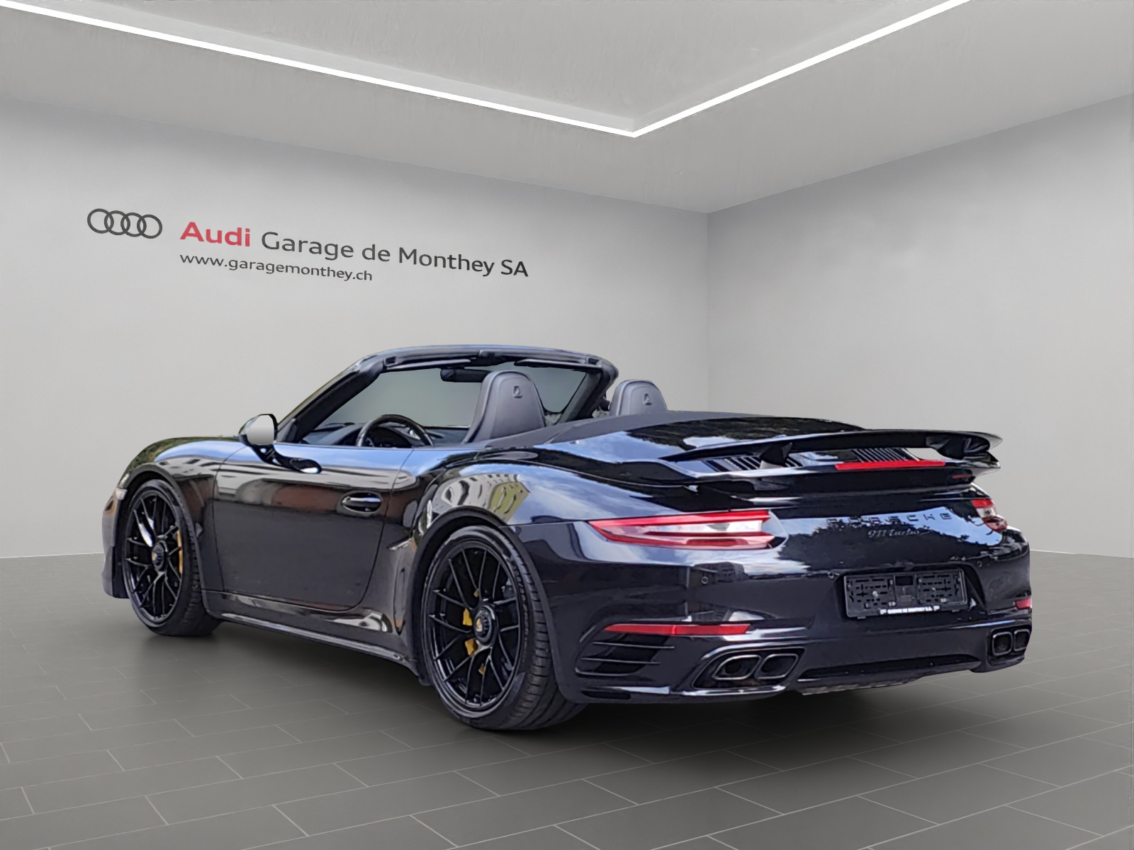 PORSCHE 911 Turbo S Cabrio PDK-image-2