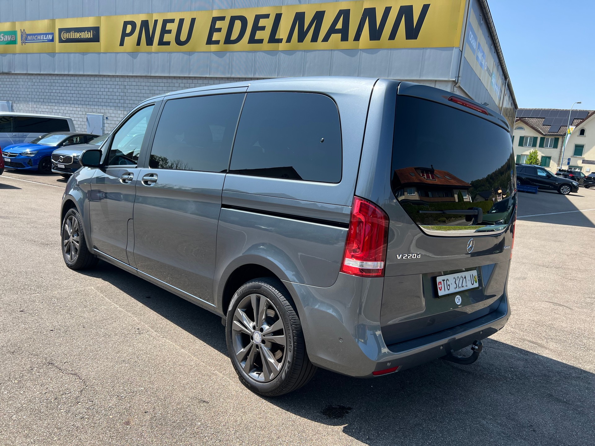 MERCEDES-BENZ V 220 d kompakt 4Matic 7G-Tronic-image-15