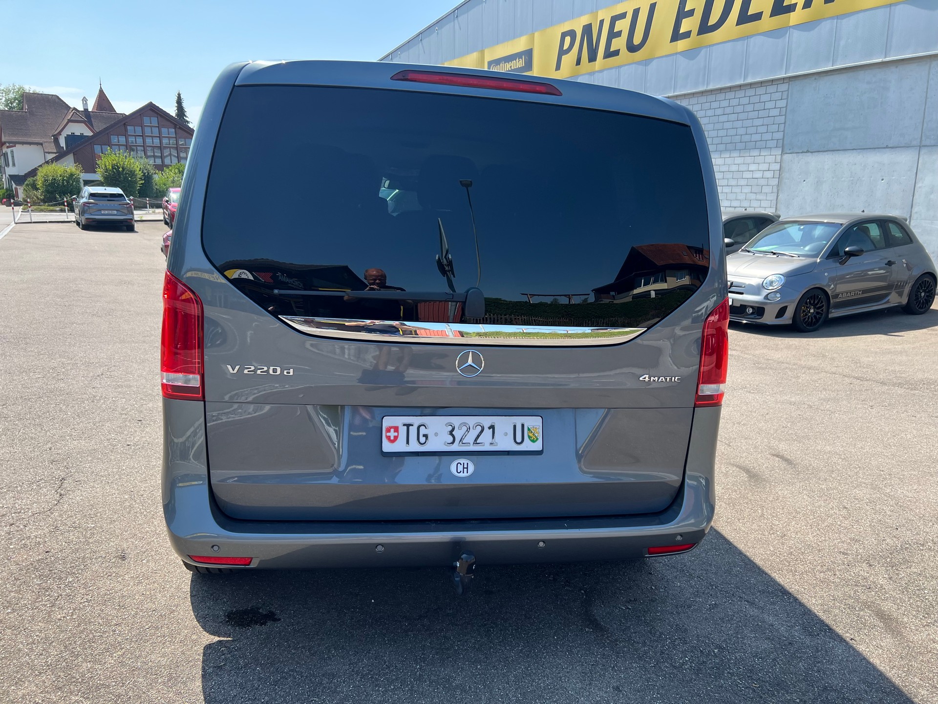 MERCEDES-BENZ V 220 d kompakt 4Matic 7G-Tronic-image-13