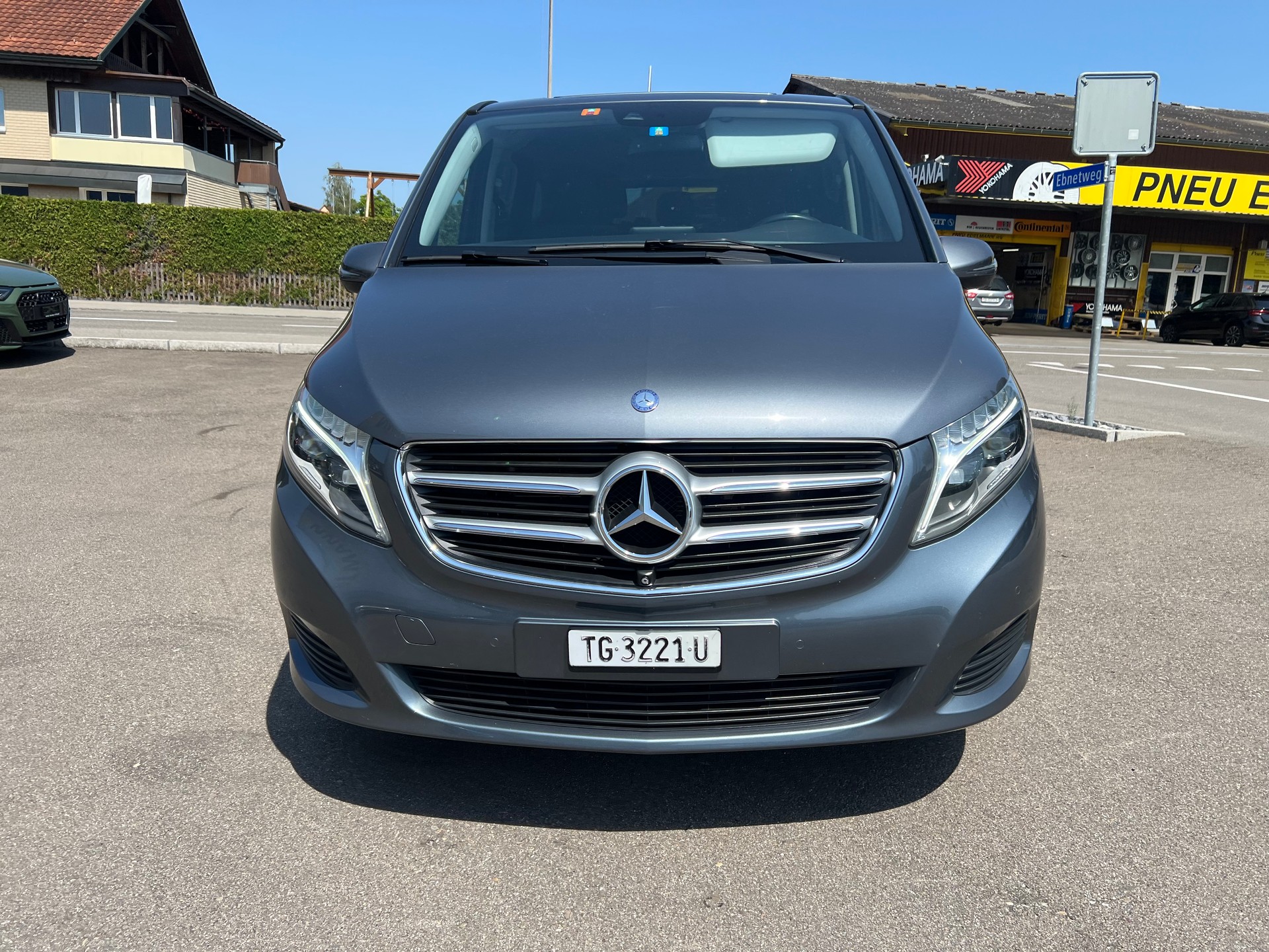 MERCEDES-BENZ V 220 d kompakt 4Matic 7G-Tronic-image-4