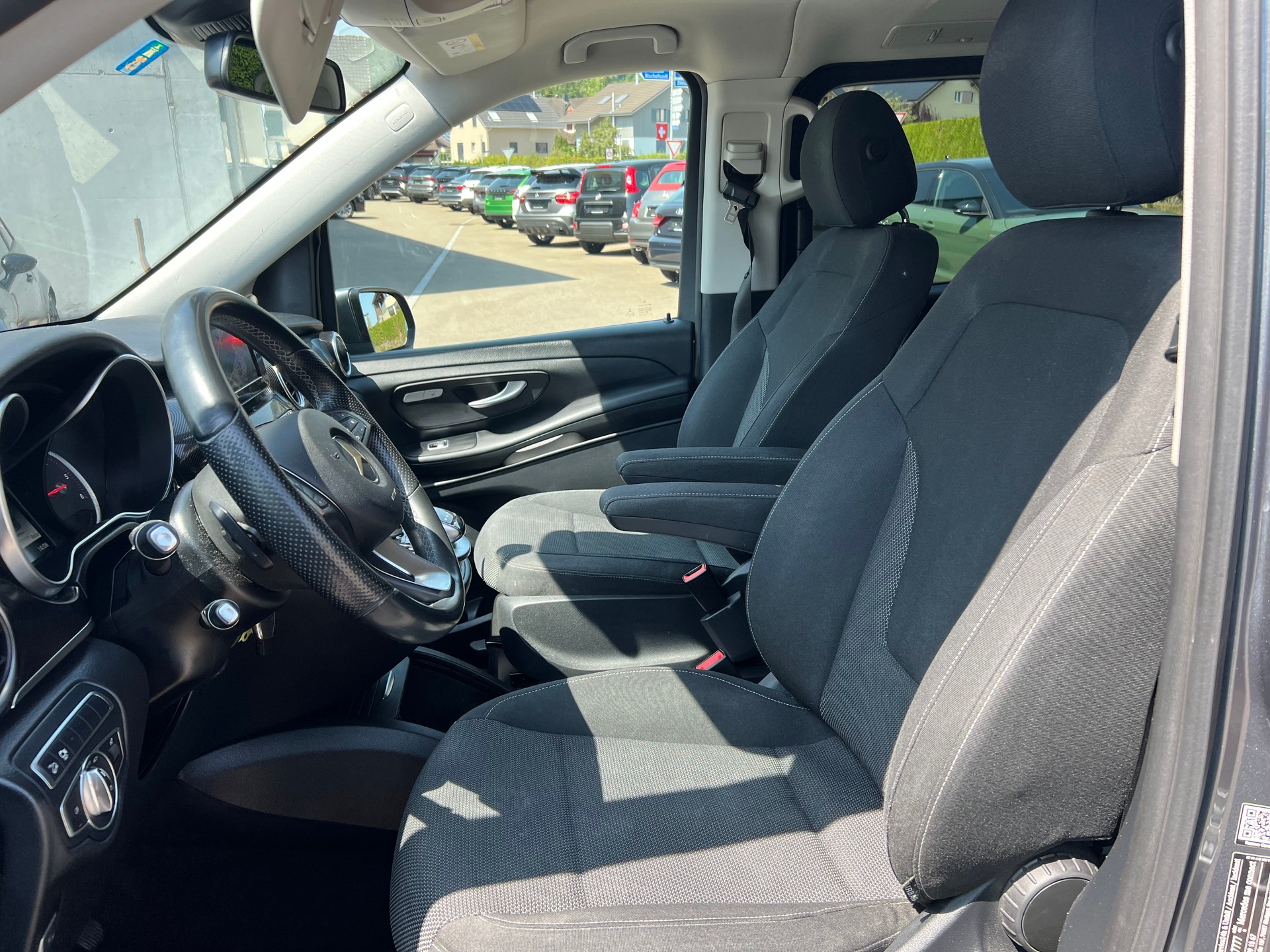 MERCEDES-BENZ V 220 d kompakt 4Matic 7G-Tronic-image-22