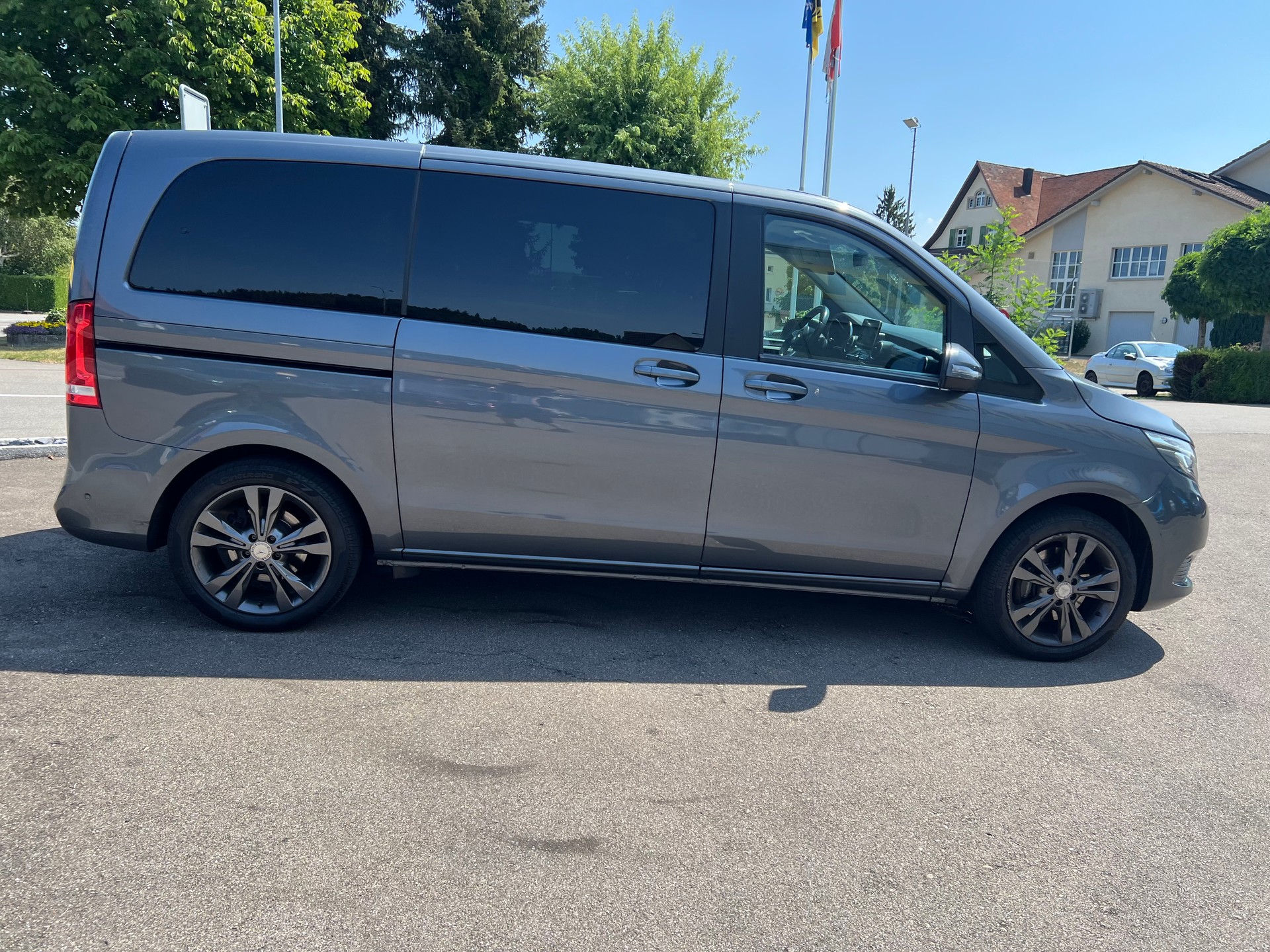 MERCEDES-BENZ V 220 d kompakt 4Matic 7G-Tronic-image-9