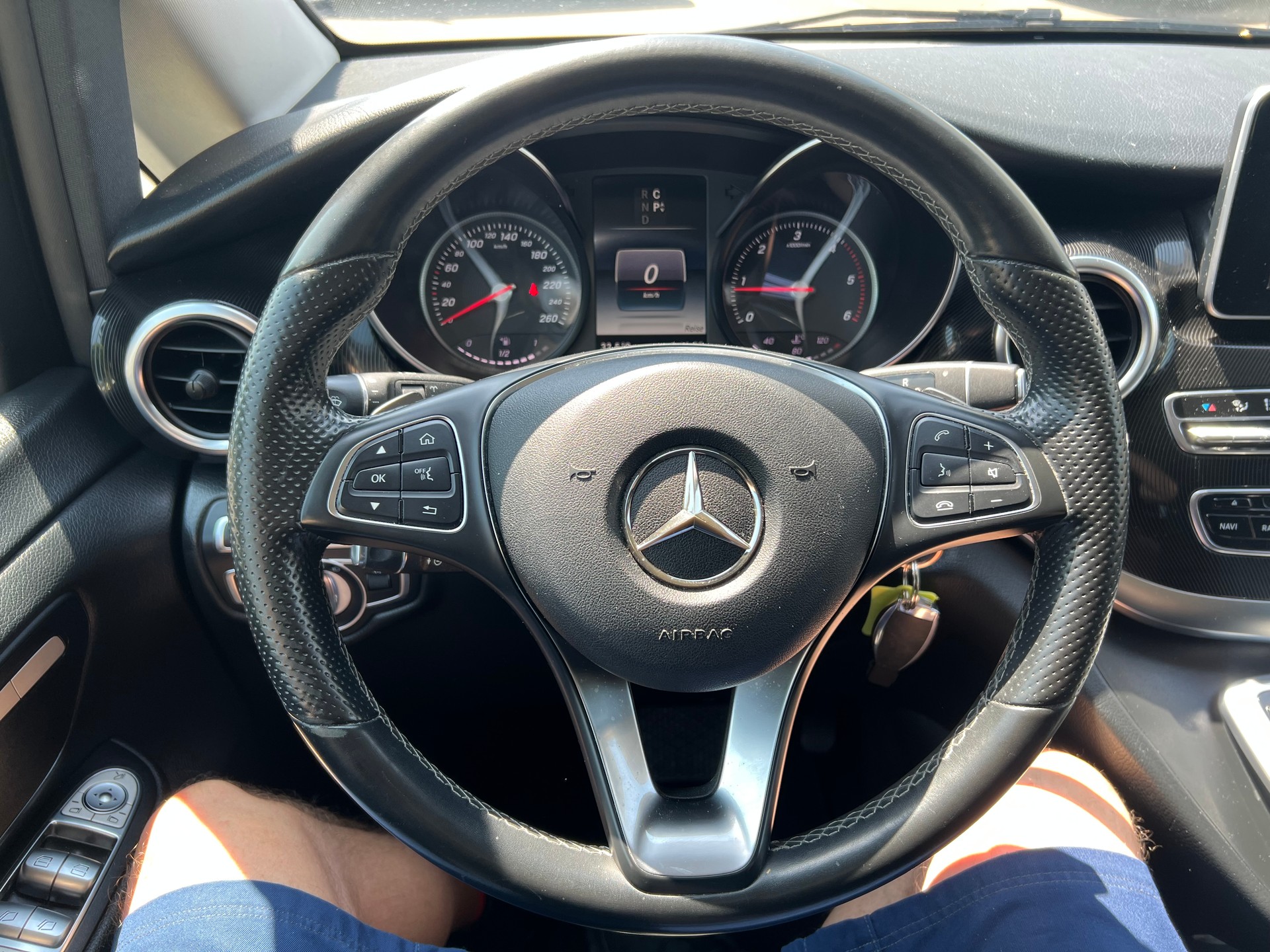 MERCEDES-BENZ V 220 d kompakt 4Matic 7G-Tronic-image-21