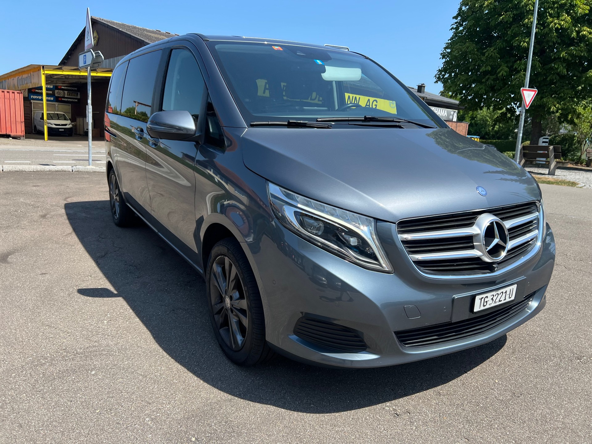 MERCEDES-BENZ V 220 d kompakt 4Matic 7G-Tronic-image-6