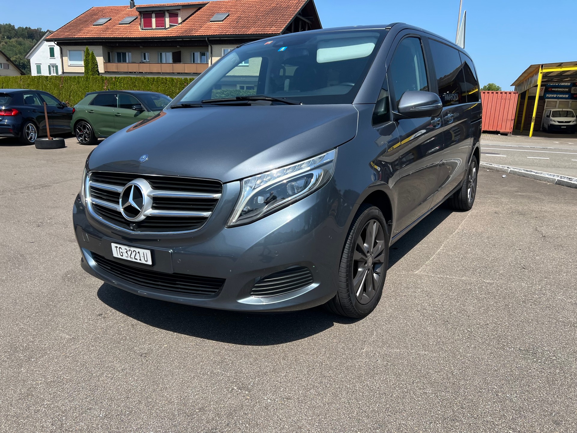 MERCEDES-BENZ V 220 d kompakt 4Matic 7G-Tronic-image-2