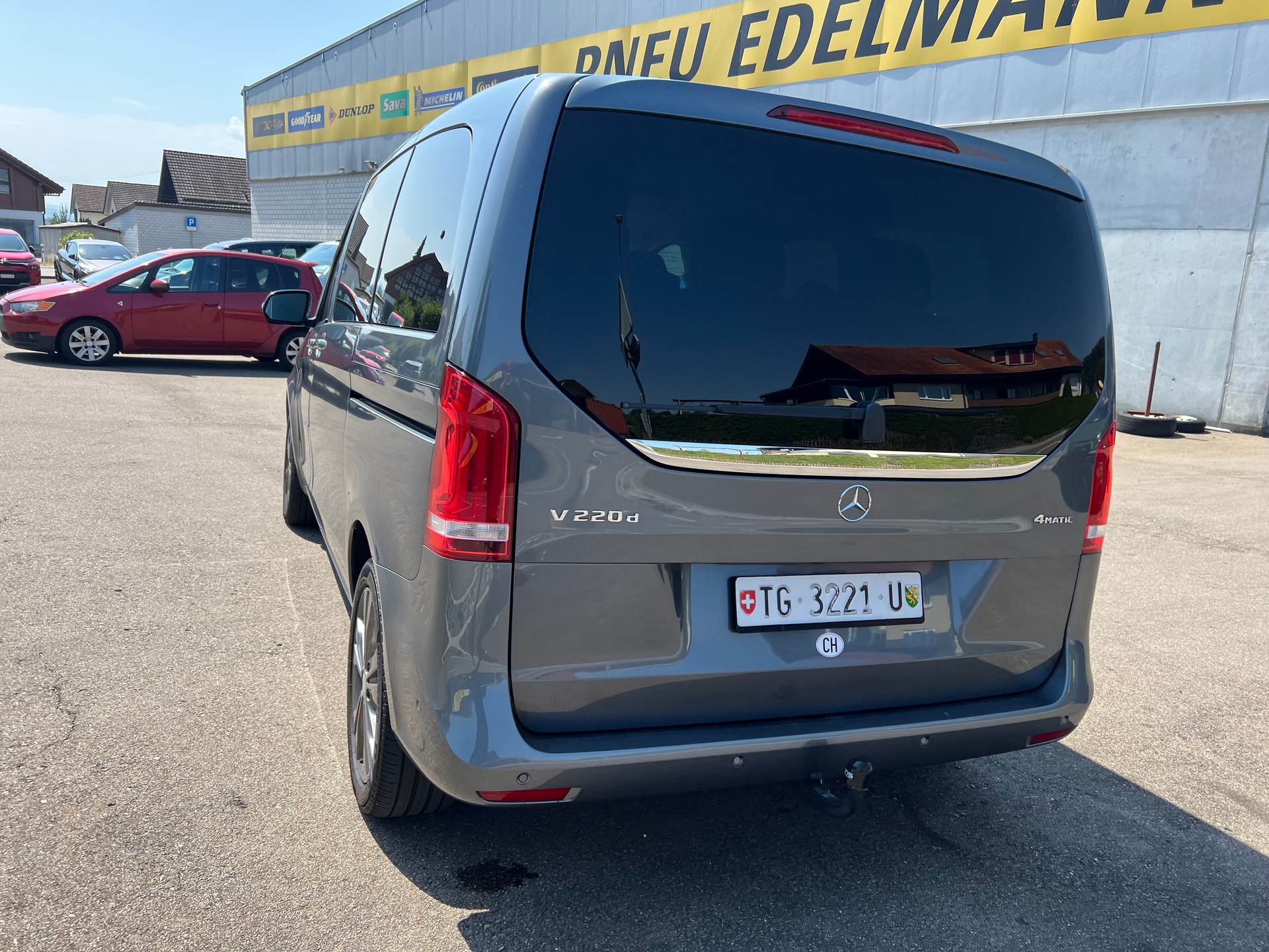 MERCEDES-BENZ V 220 d kompakt 4Matic 7G-Tronic-image-14