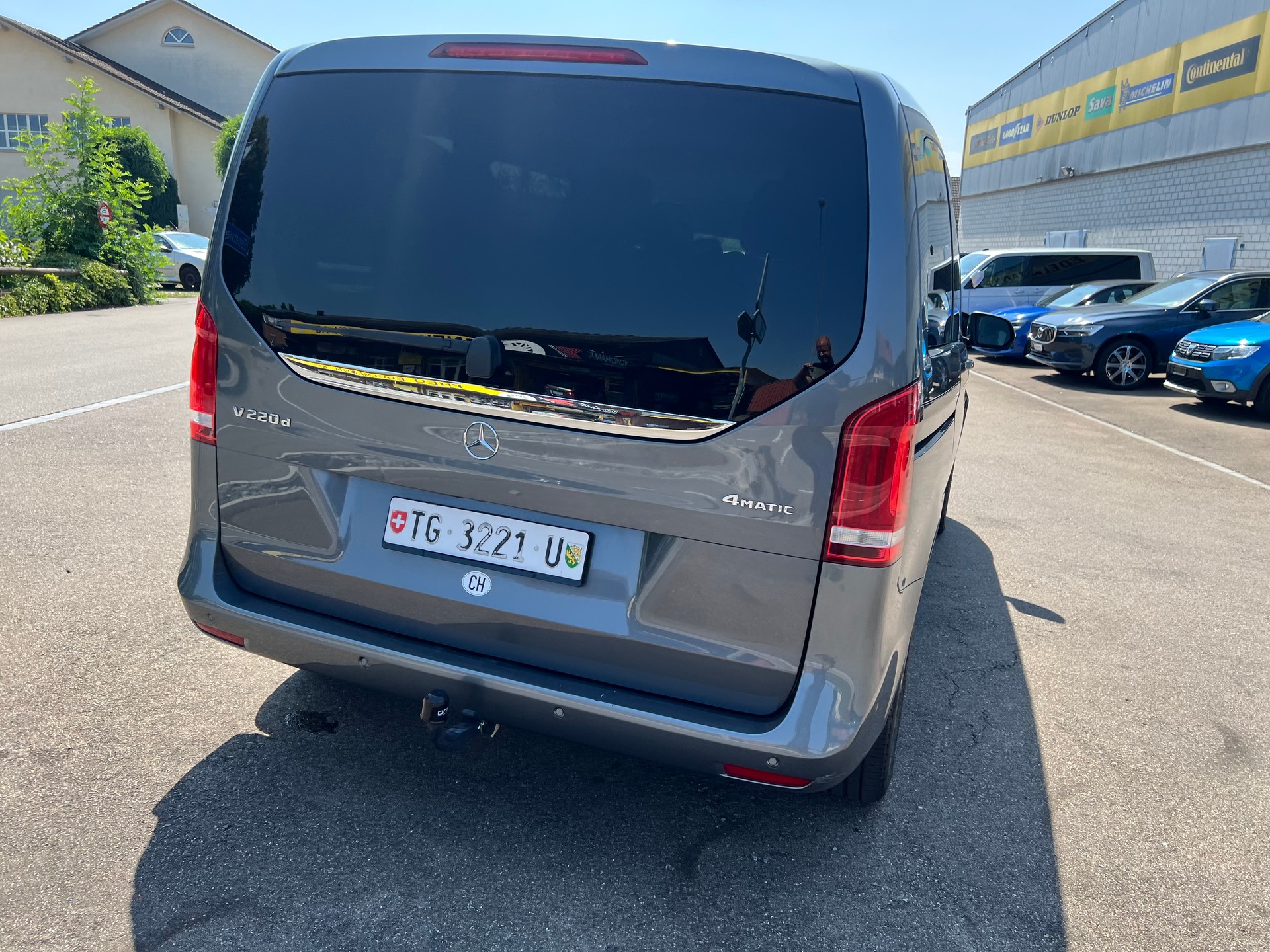 MERCEDES-BENZ V 220 d kompakt 4Matic 7G-Tronic-image-12