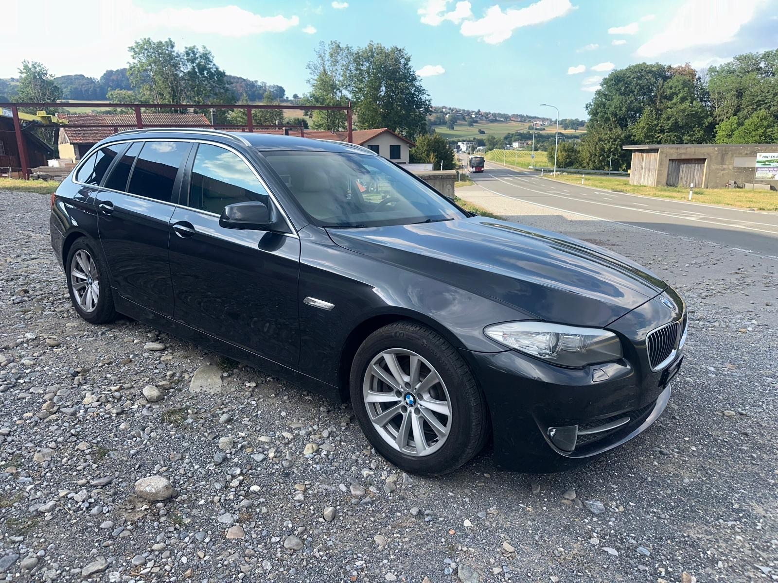 BMW 523i Touring Steptronic-image-1