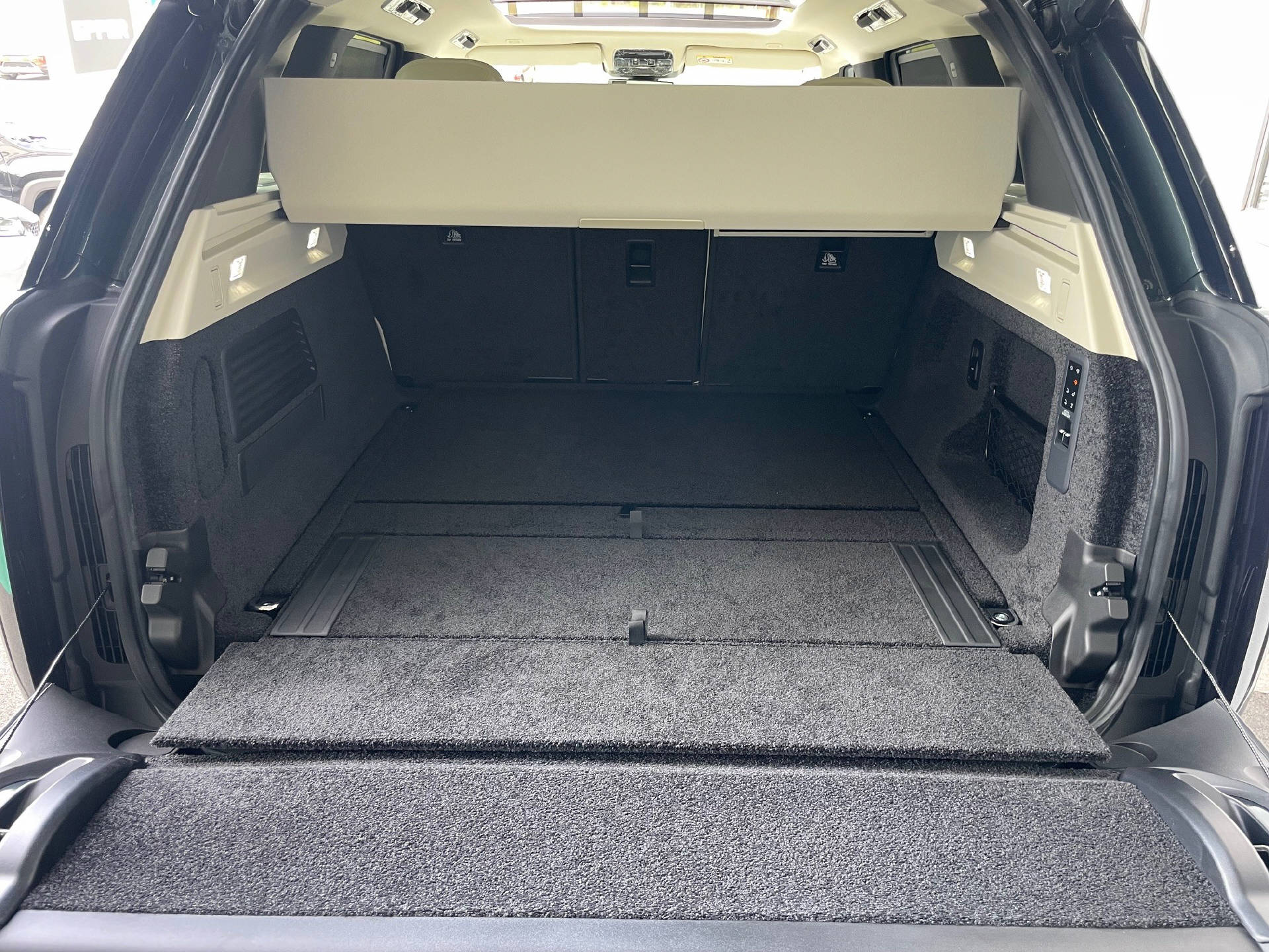 LAND ROVER Range Rover 3.0 I6 P460e HSE-image-24