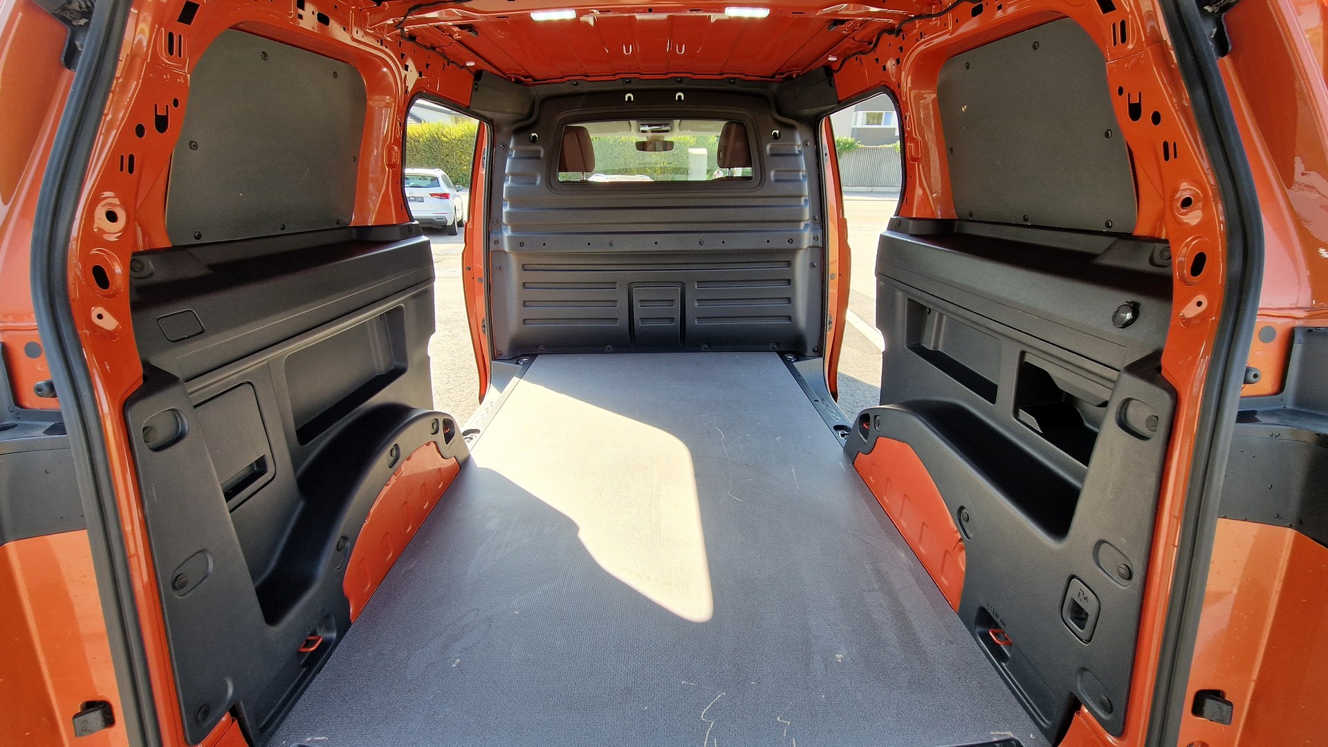 VW ID. Buzz Cargo-image-13