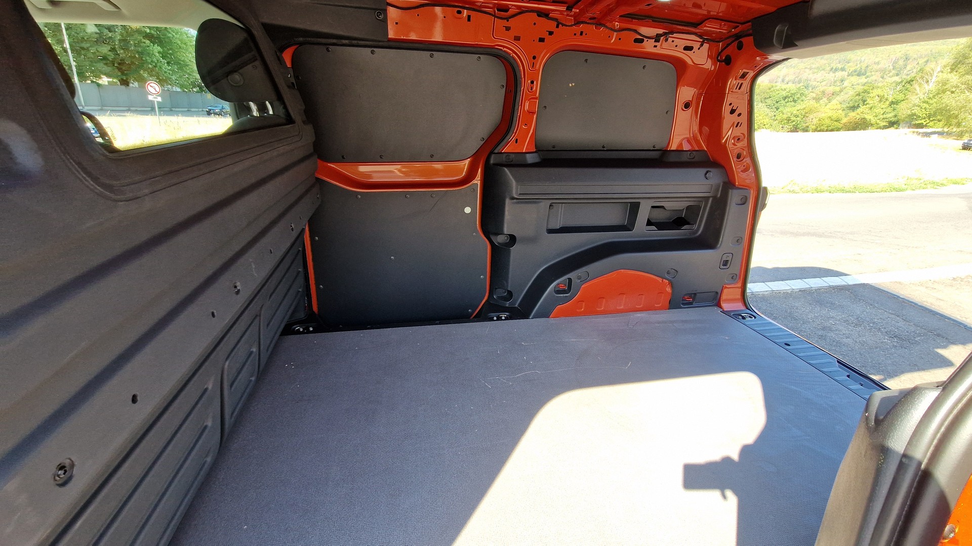 VW ID. Buzz Cargo-image-14