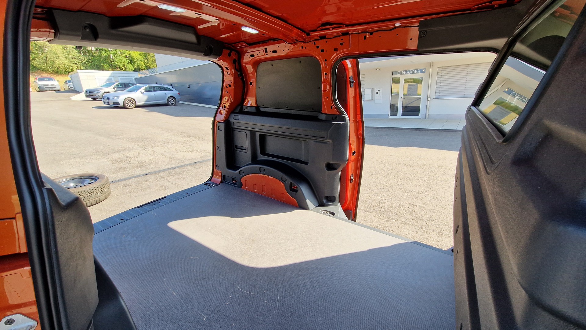 VW ID. Buzz Cargo-image-15