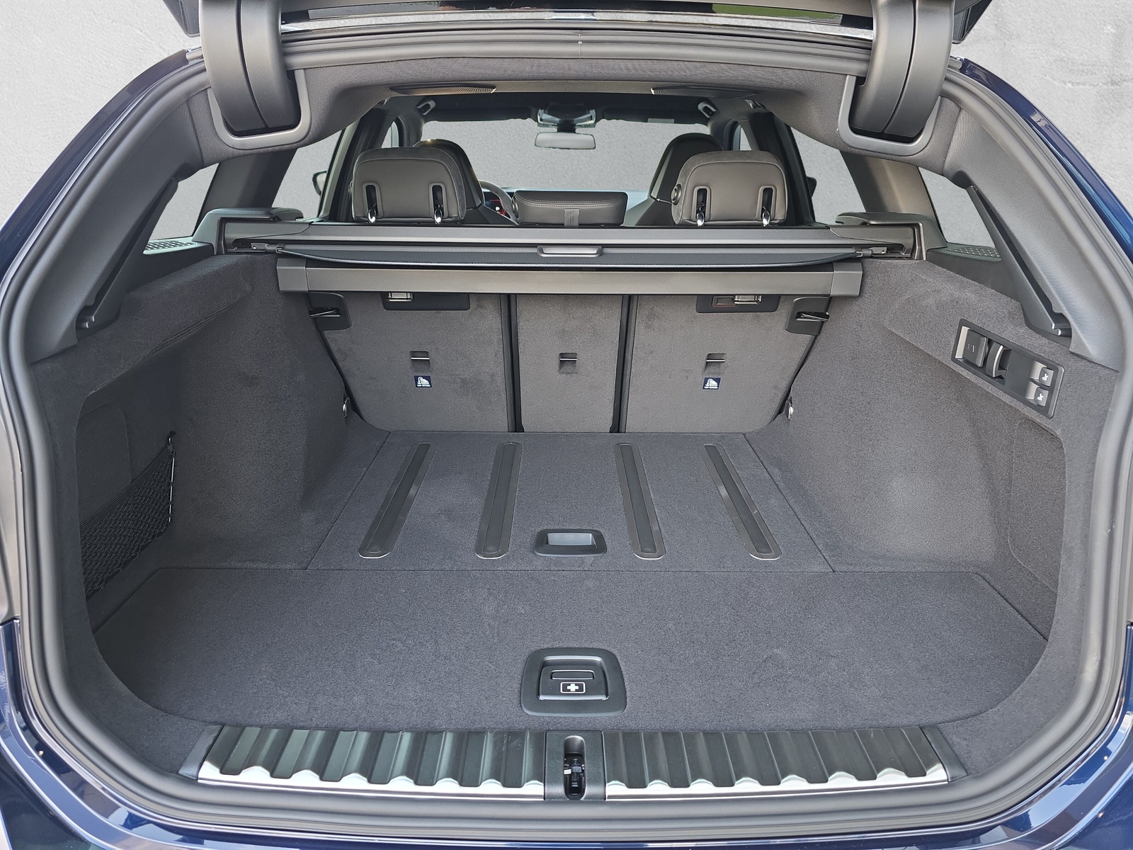 BMW M3 Touring xDrive Competition M-image-10