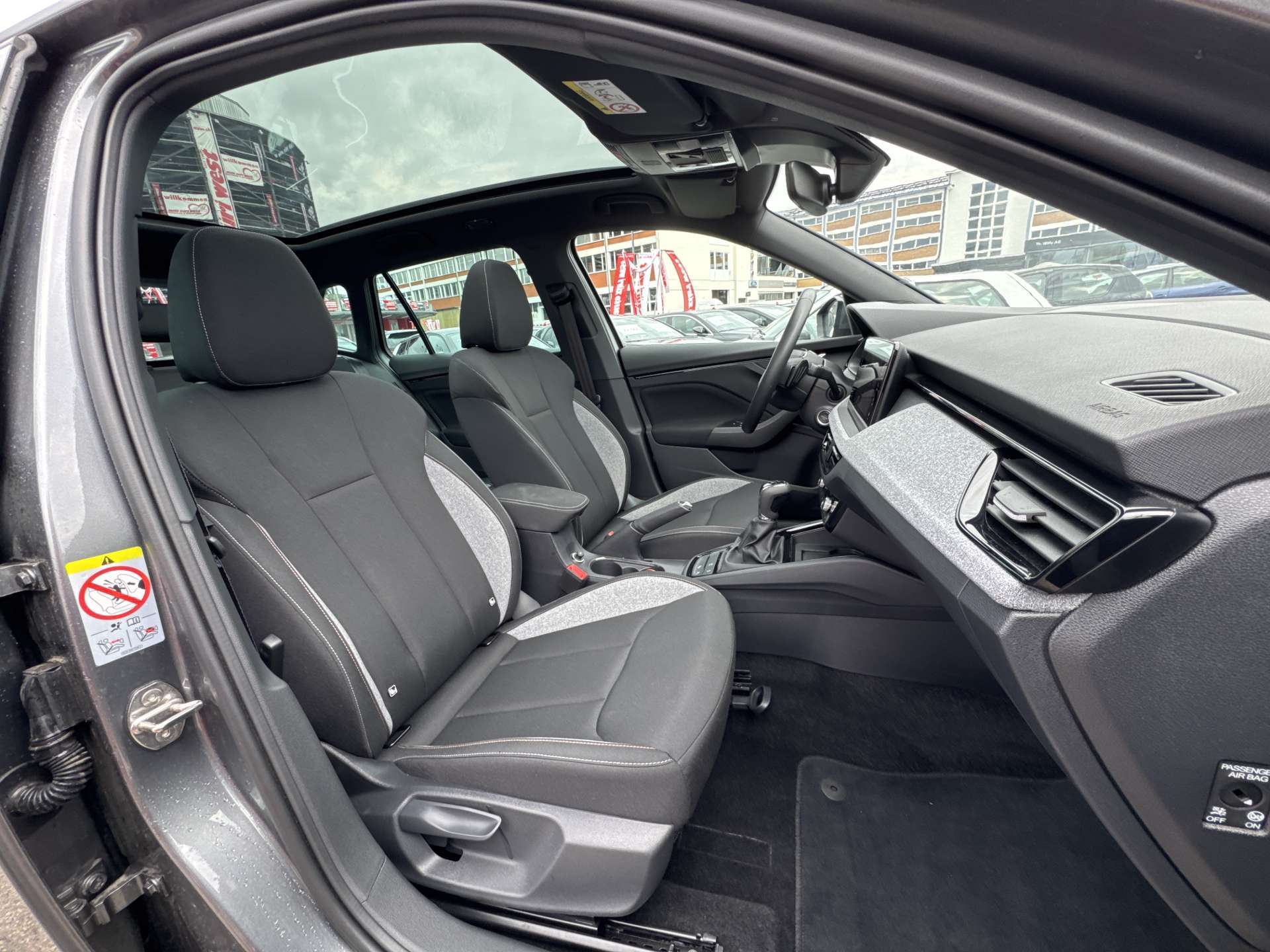 SKODA Kamiq 1.5 TSi Selection DSG-Automat-image-12