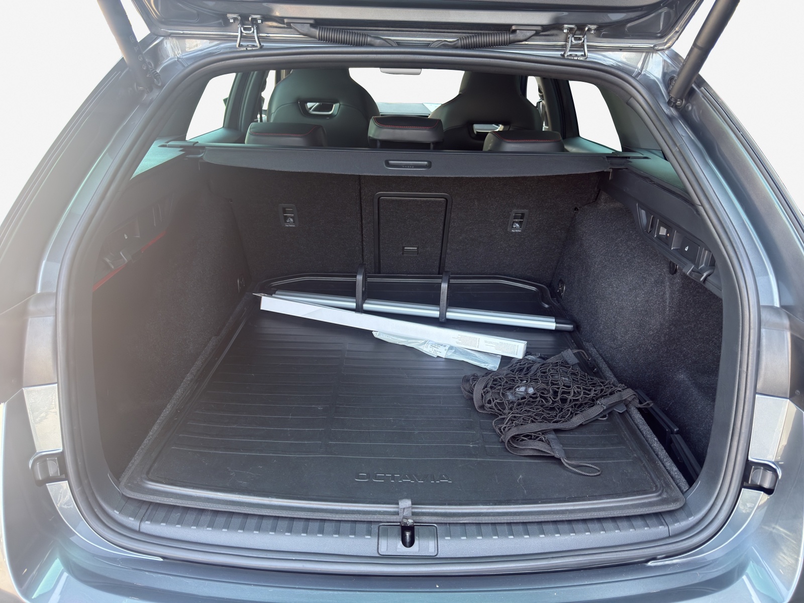 SKODA Octavia Combi 2.0 TSI DSG RS-image-12