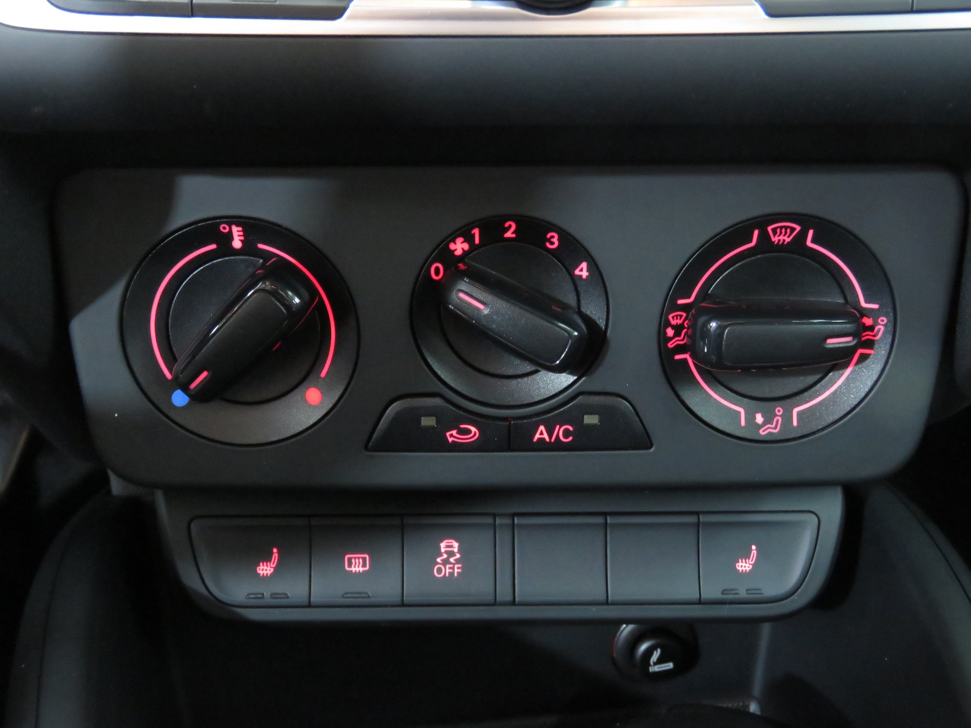 AUDI A1 Sportback 1.4 TFSI-image-15