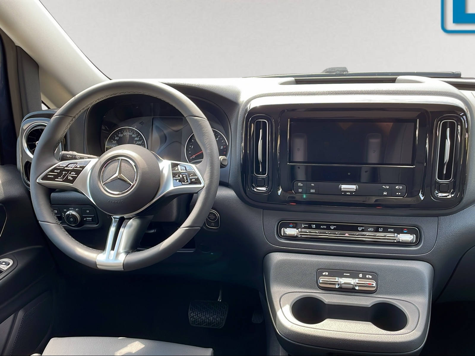 MERCEDES-BENZ Vito 116 CDI Lang Tourer 9G-Tronic 4M Select-image-5