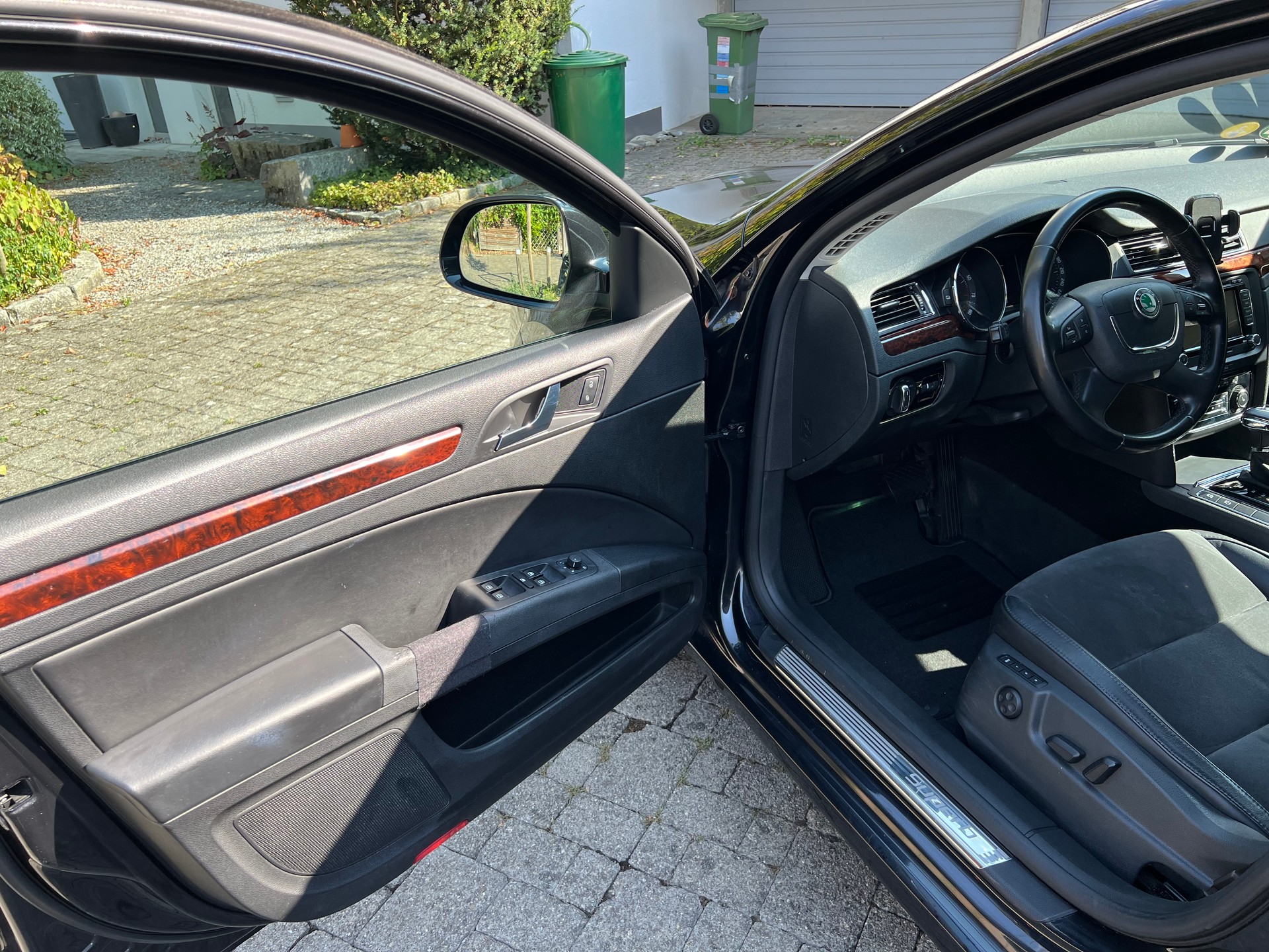 SKODA 1.8 TSI Elegance DSG-image-8