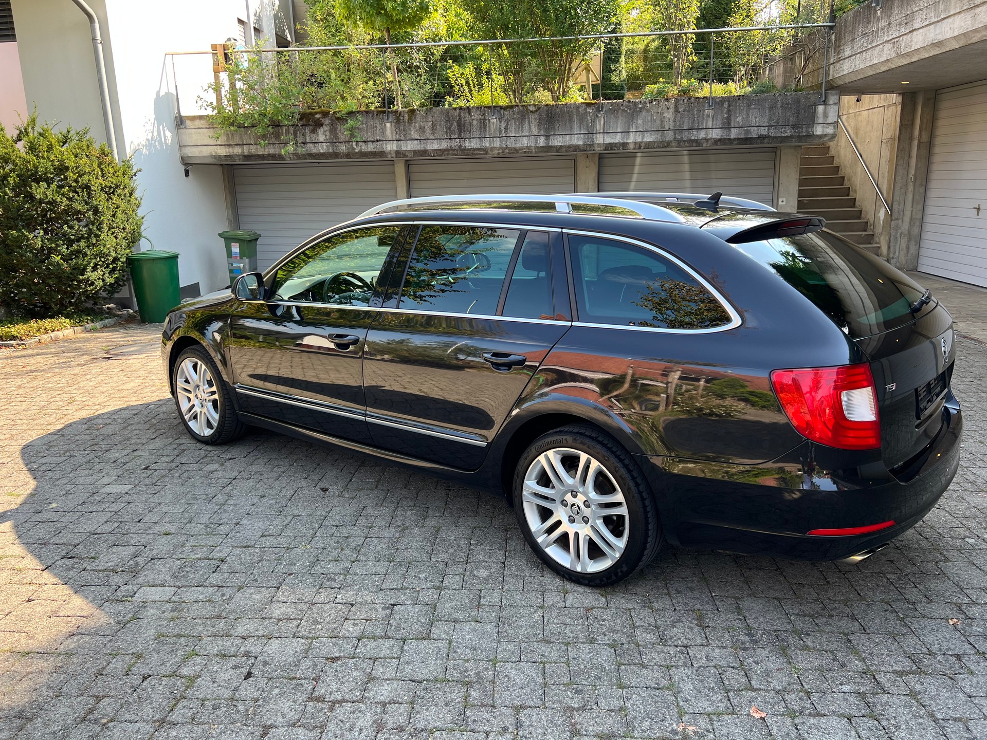 SKODA 1.8 TSI Elegance DSG-image-2