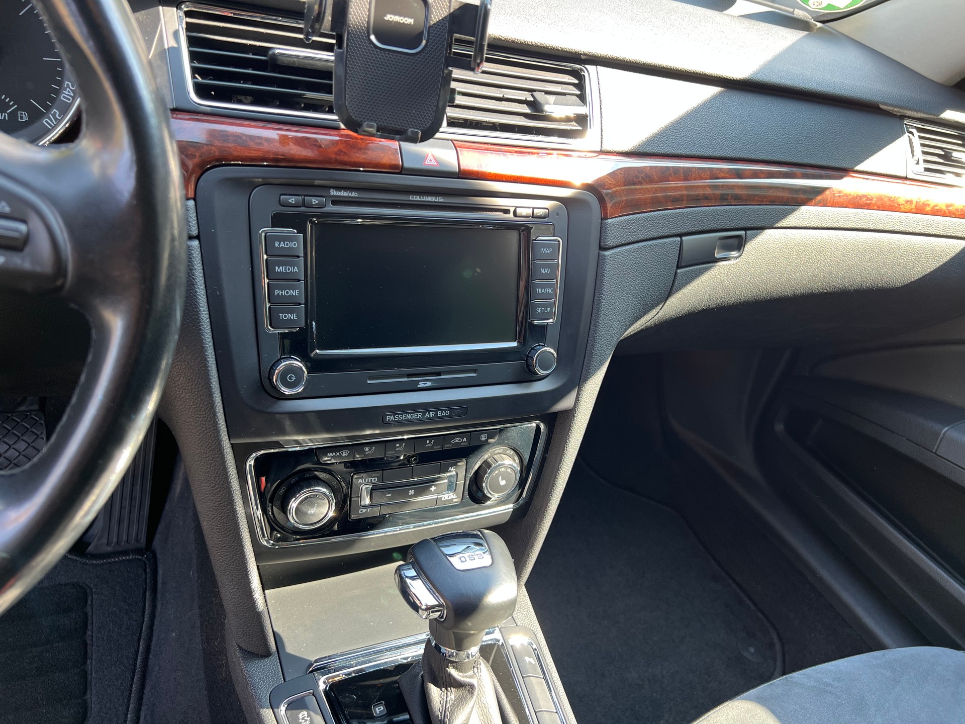 SKODA 1.8 TSI Elegance DSG-image-6
