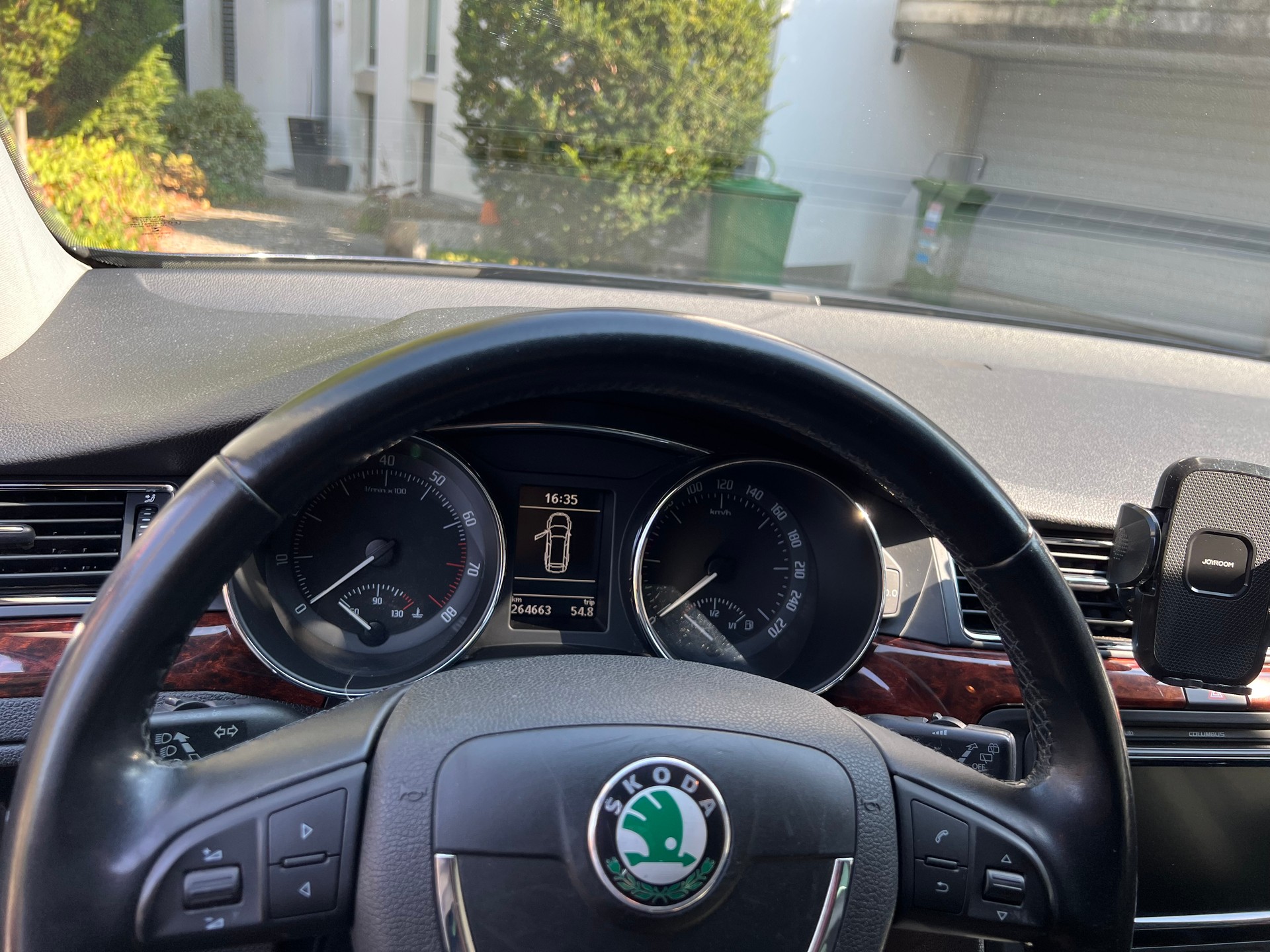 SKODA 1.8 TSI Elegance DSG-image-5