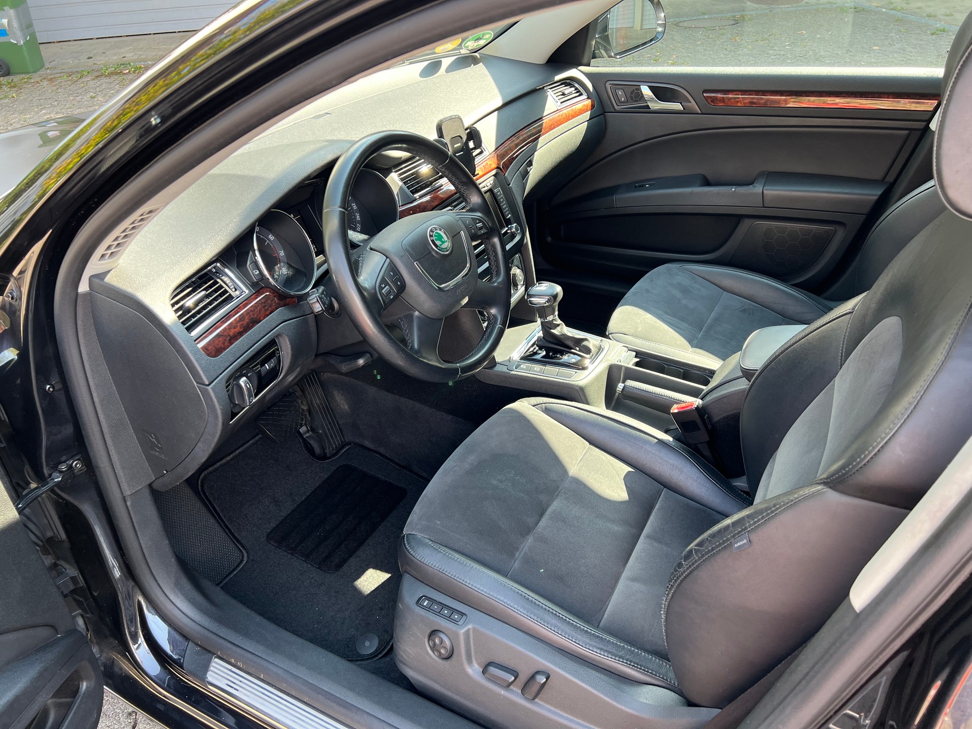 SKODA 1.8 TSI Elegance DSG-image-7