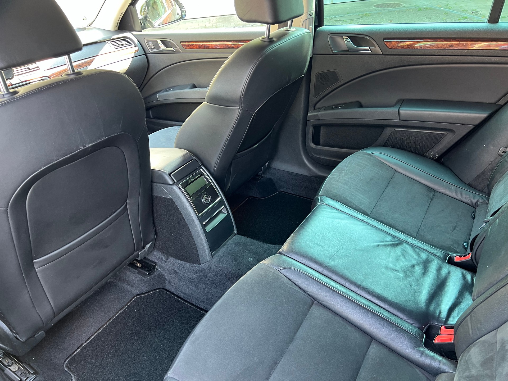 SKODA 1.8 TSI Elegance DSG-image-9