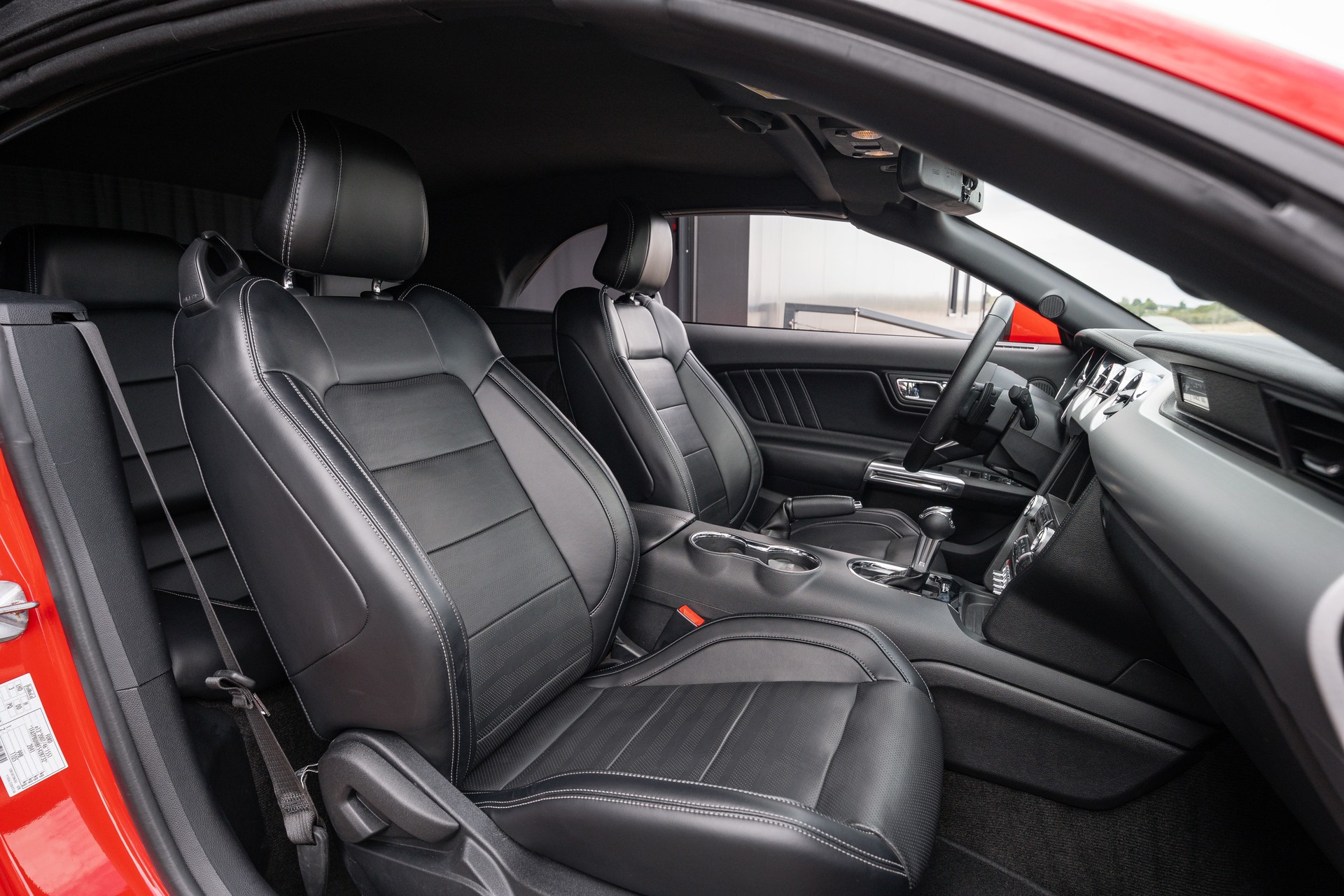 FORD Mustang Convertible 2.3 Automat-image-10