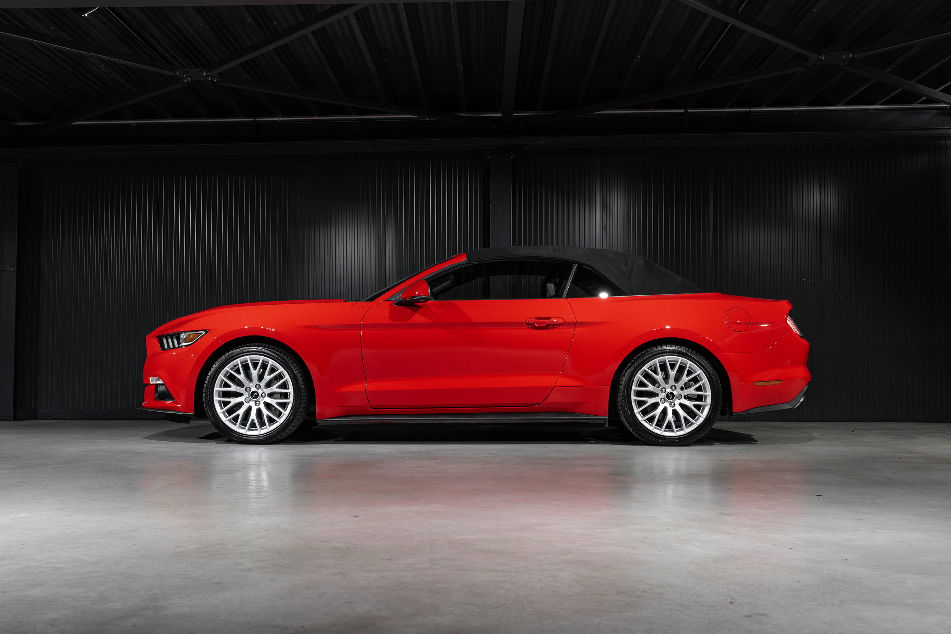 FORD Mustang Convertible 2.3 Automat-showroom-element-2