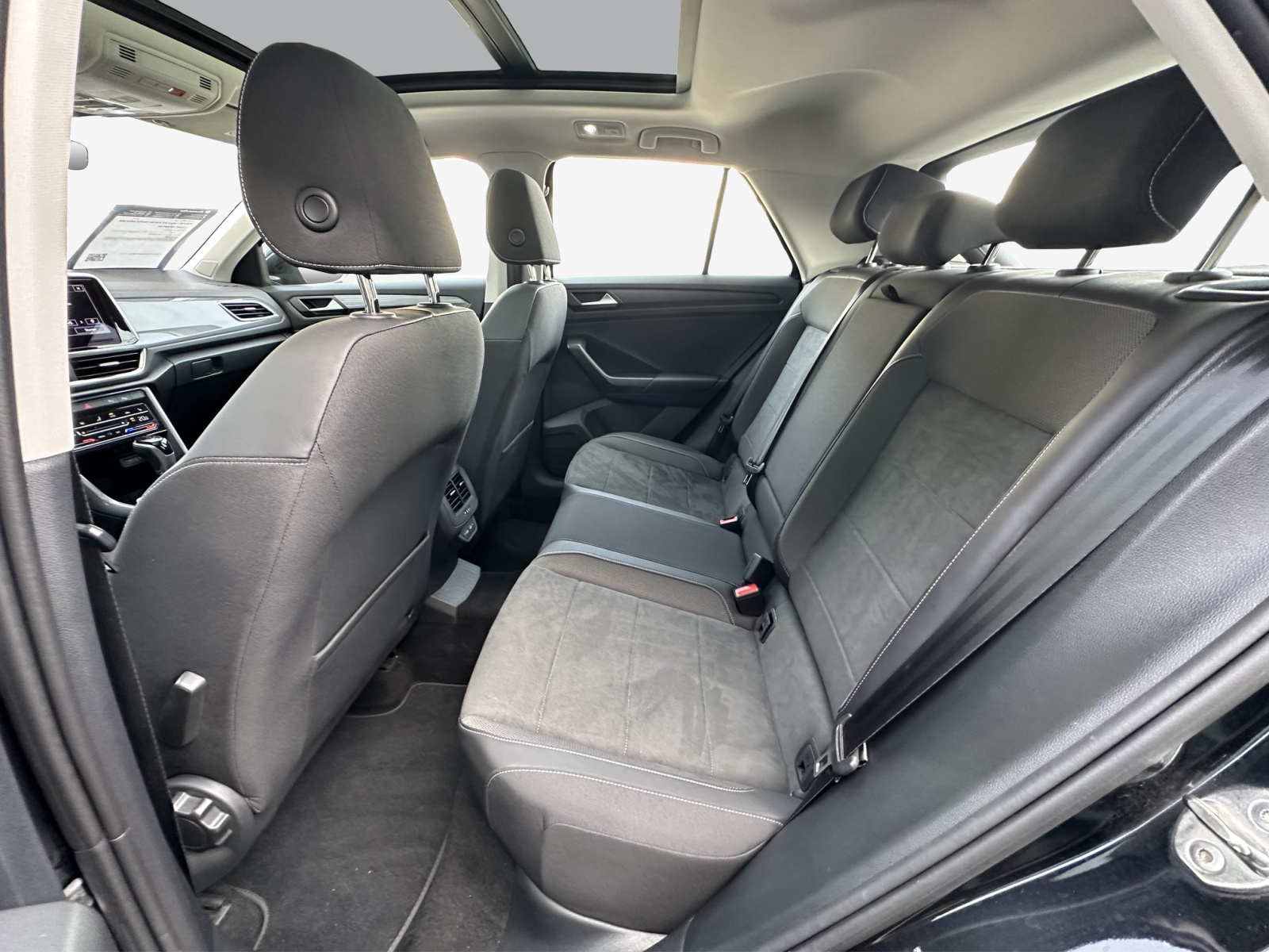 VW T-Roc 2.0 TSI Style DSG 4Motion-image-11