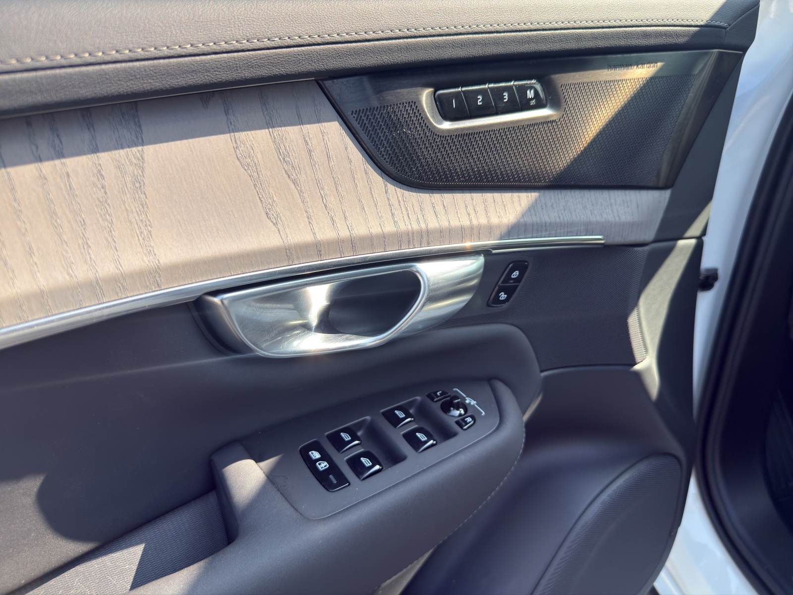 VOLVO XC90 2.0 B5 MH Plus Bright AWD-image-16