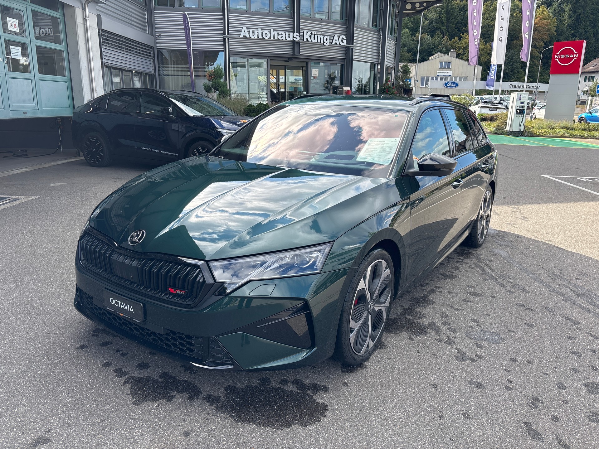 SKODA Octavia Combi 2.0 TSI DSG RS 30 Years Edition-image-1