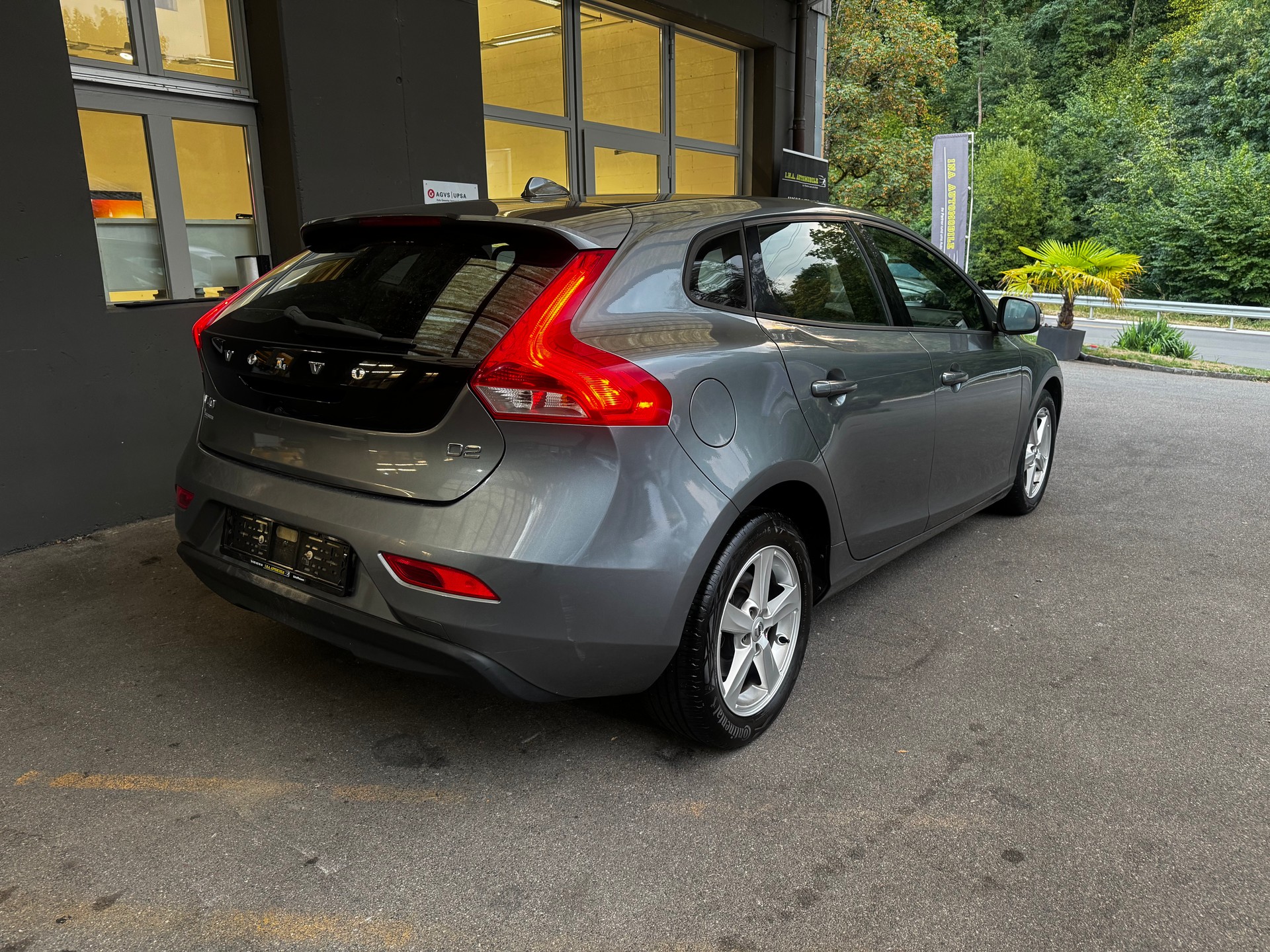 VOLVO V40 D2 OceanRace Powershift-image-1