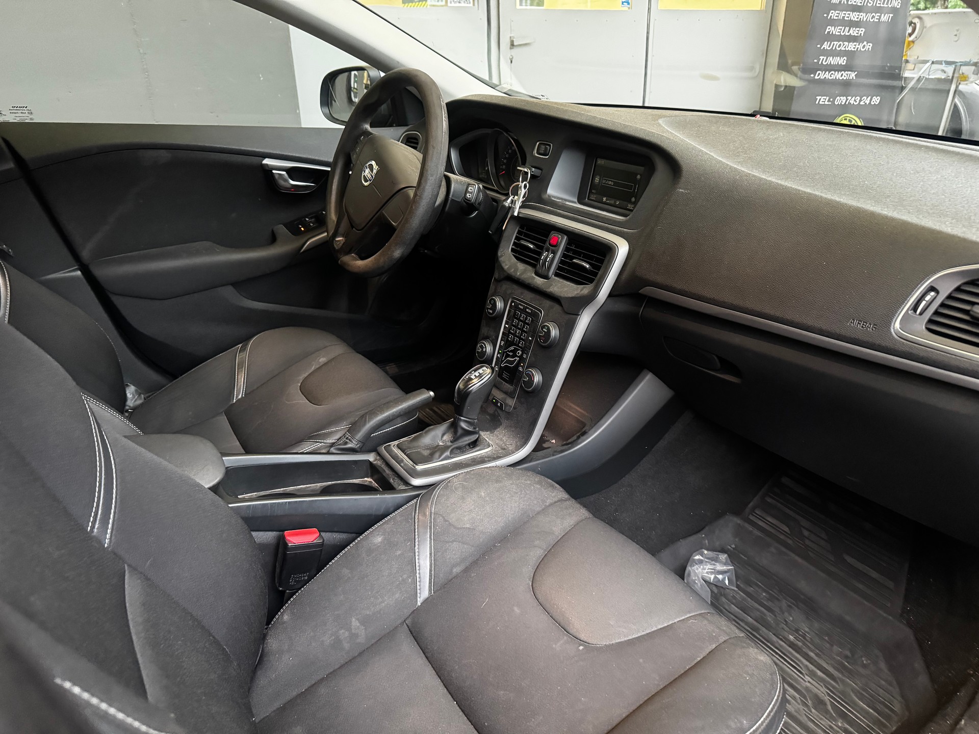 VOLVO V40 D2 OceanRace Powershift-image-5