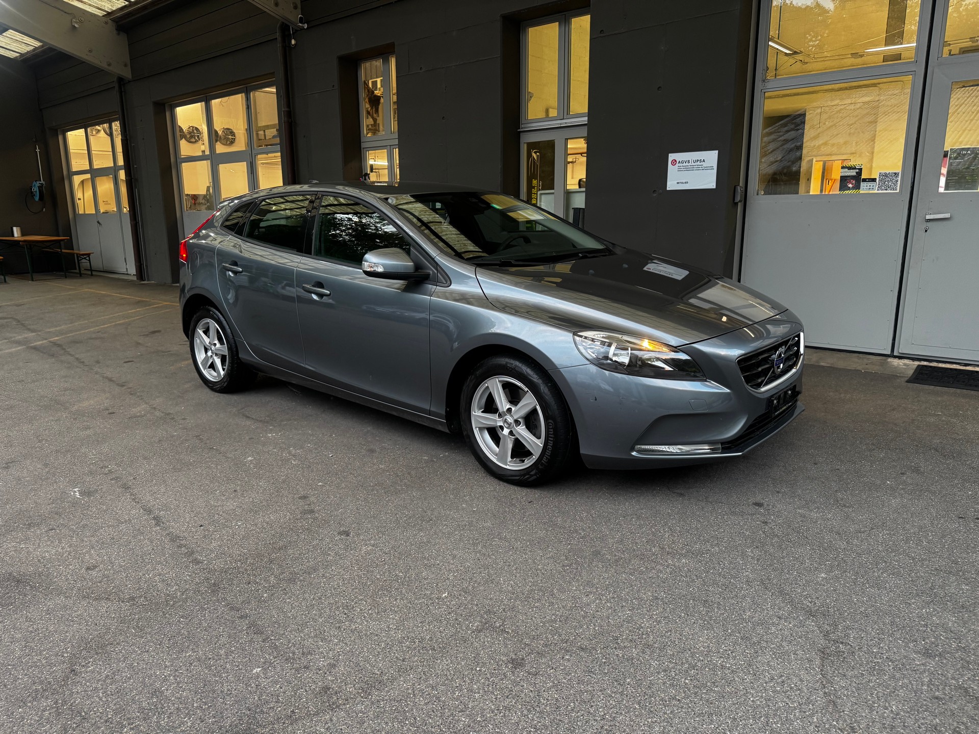 VOLVO V40 D2 OceanRace Powershift-image-0