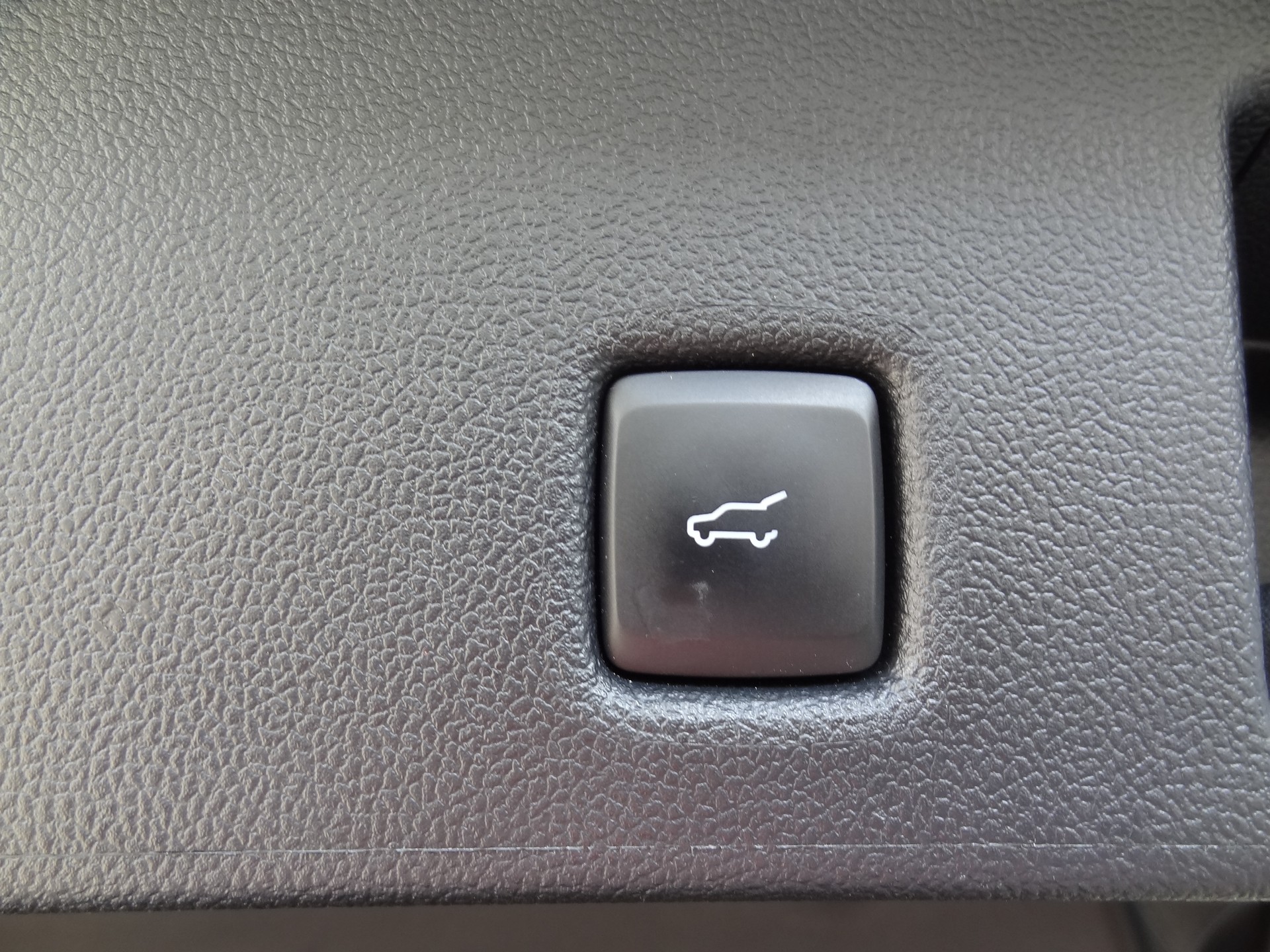 FORD Kuga 2.5 FHEV Titanium X 4WD-image-12