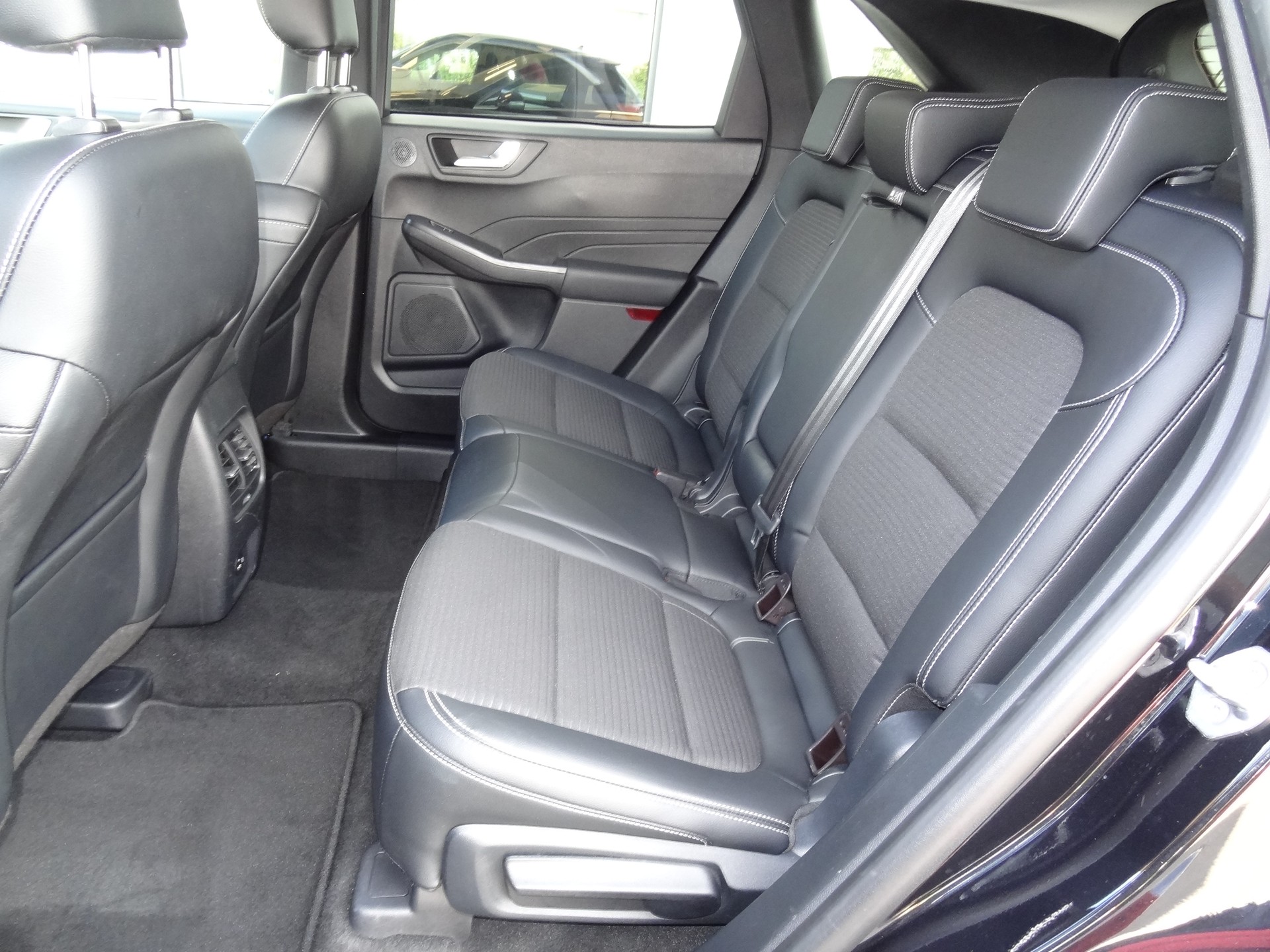 FORD Kuga 2.5 FHEV Titanium X 4WD-image-10