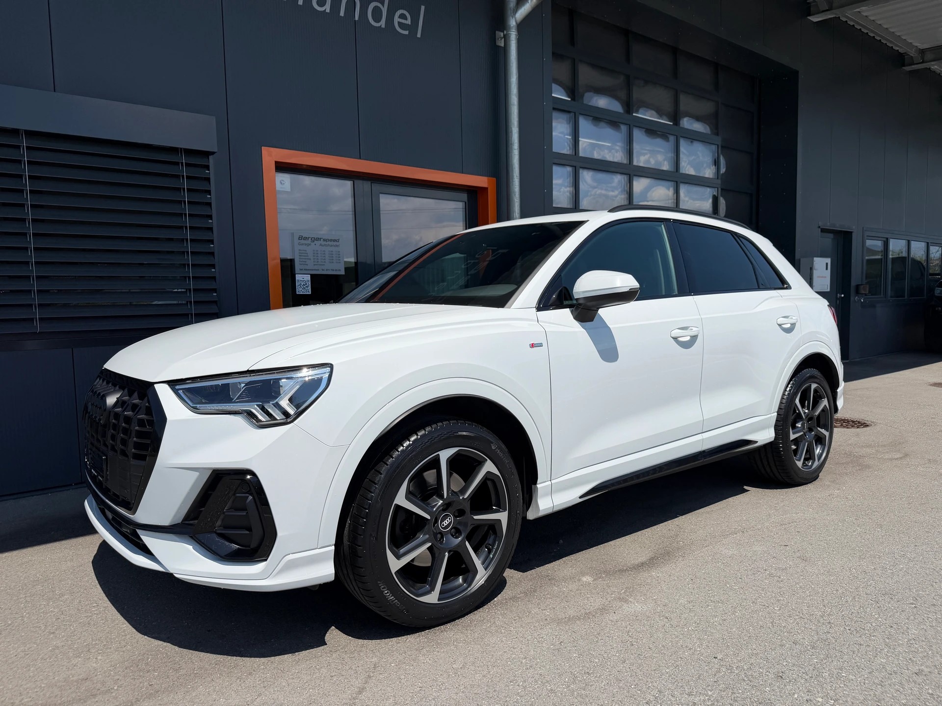 AUDI Q3 40 TFSI S line quattro S-tronic-image-0