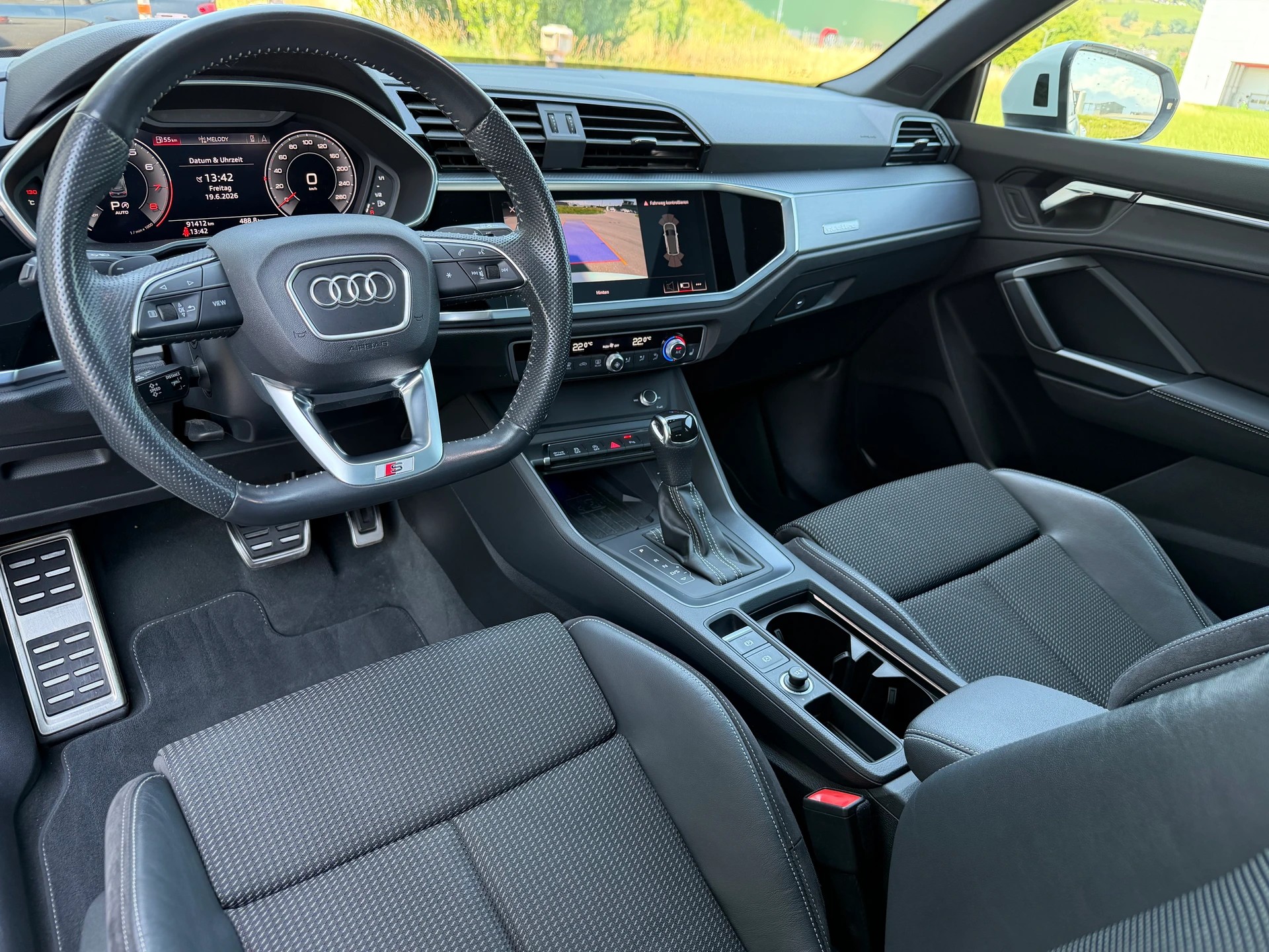 AUDI Q3 40 TFSI S line quattro S-tronic-image-6