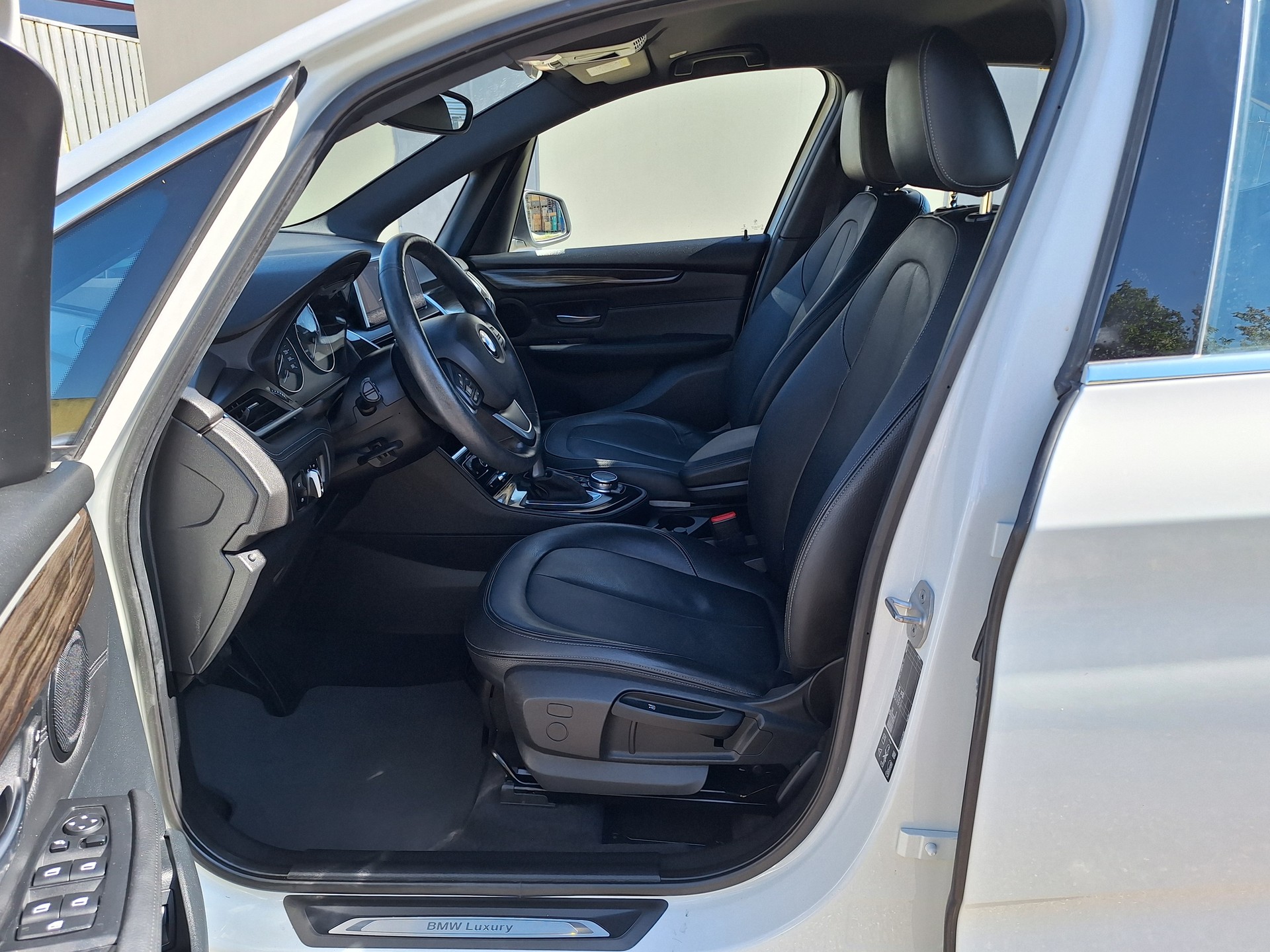 BMW 225i xDrive Active Tourer Steptronic-image-6