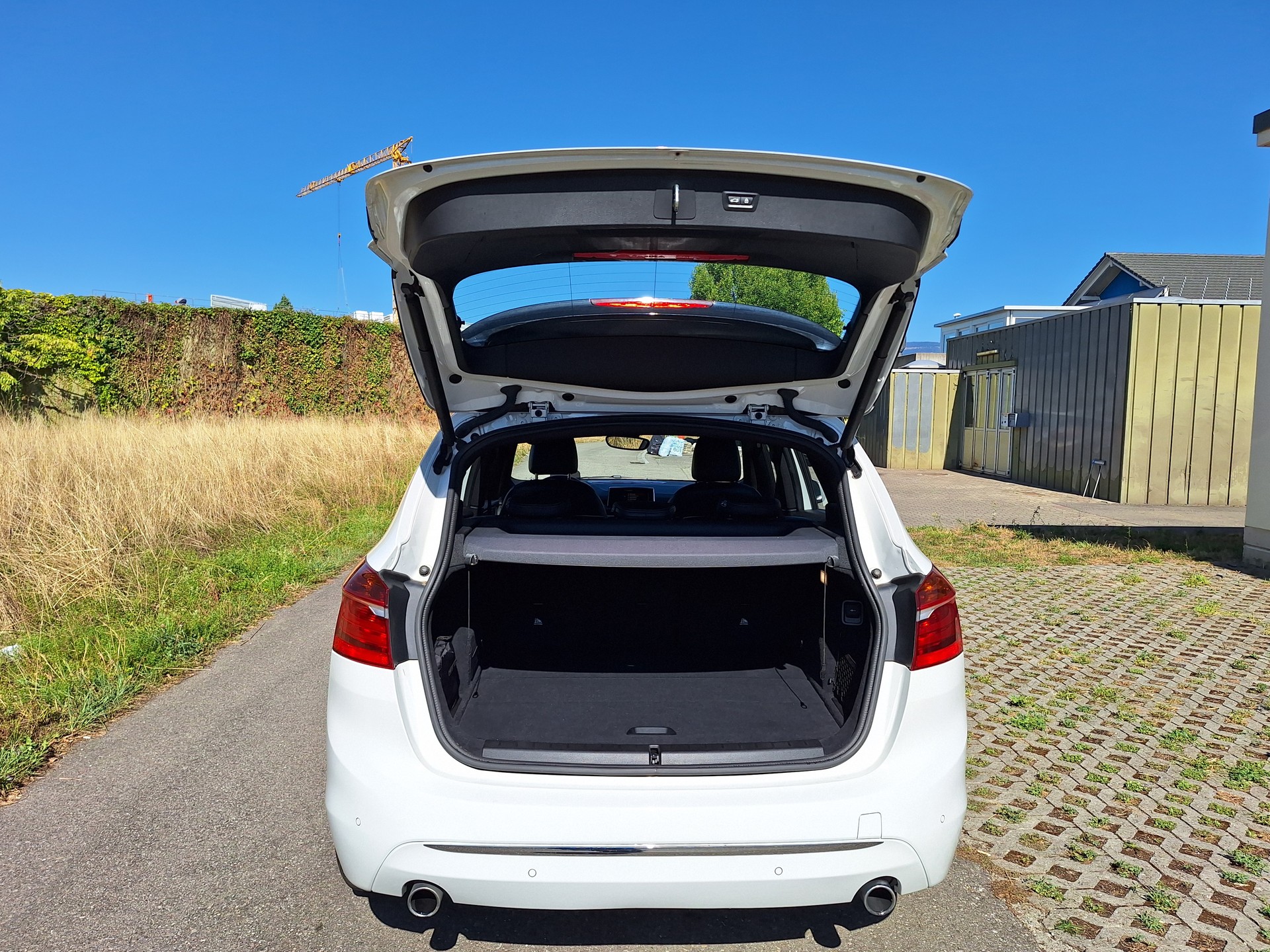 BMW 225i xDrive Active Tourer Steptronic-image-9