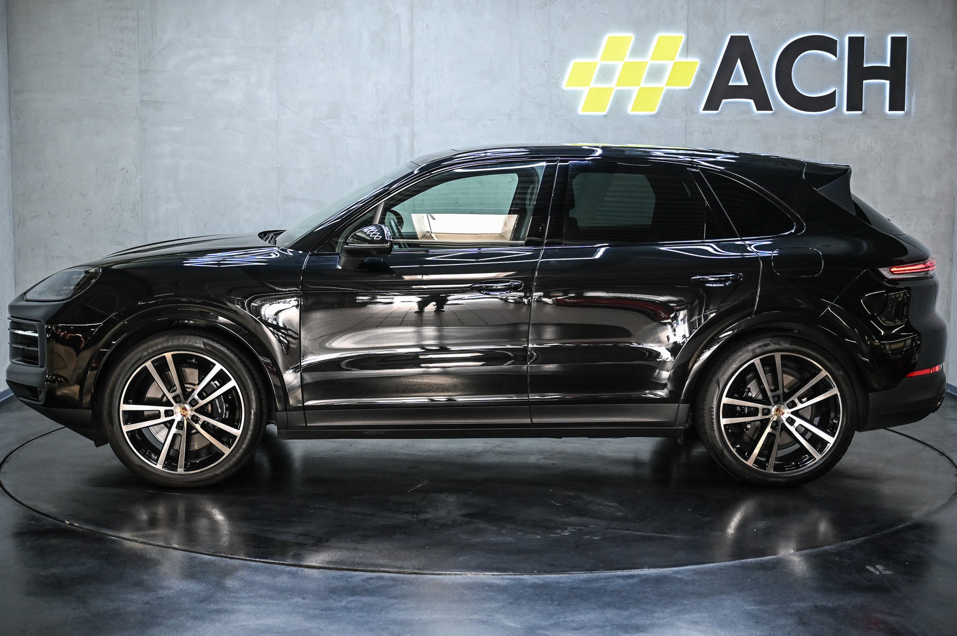 PORSCHE Cayenne S E-Hybrid-image-4