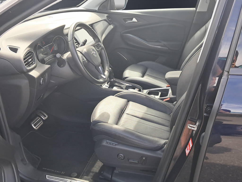 OPEL Grandland X 1.6 T Ultimate-image-8