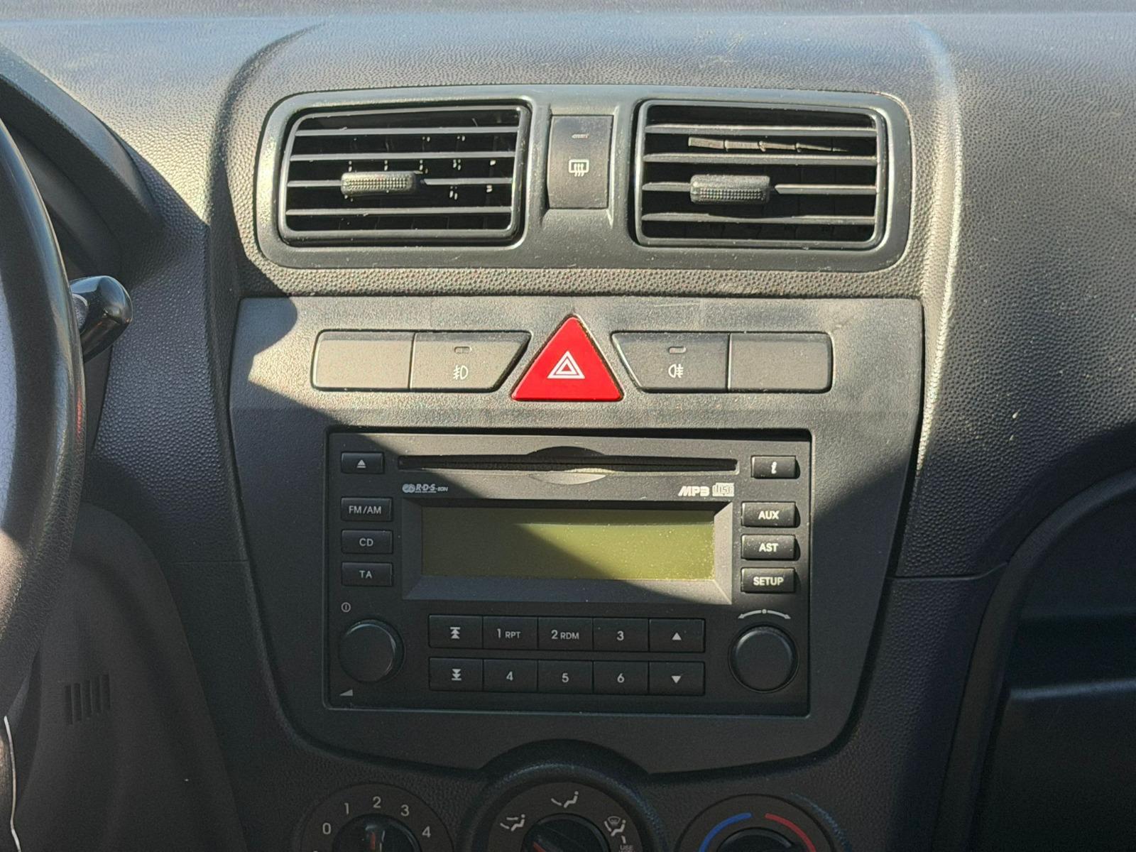 KIA Picanto 1.1 Classic-image-17