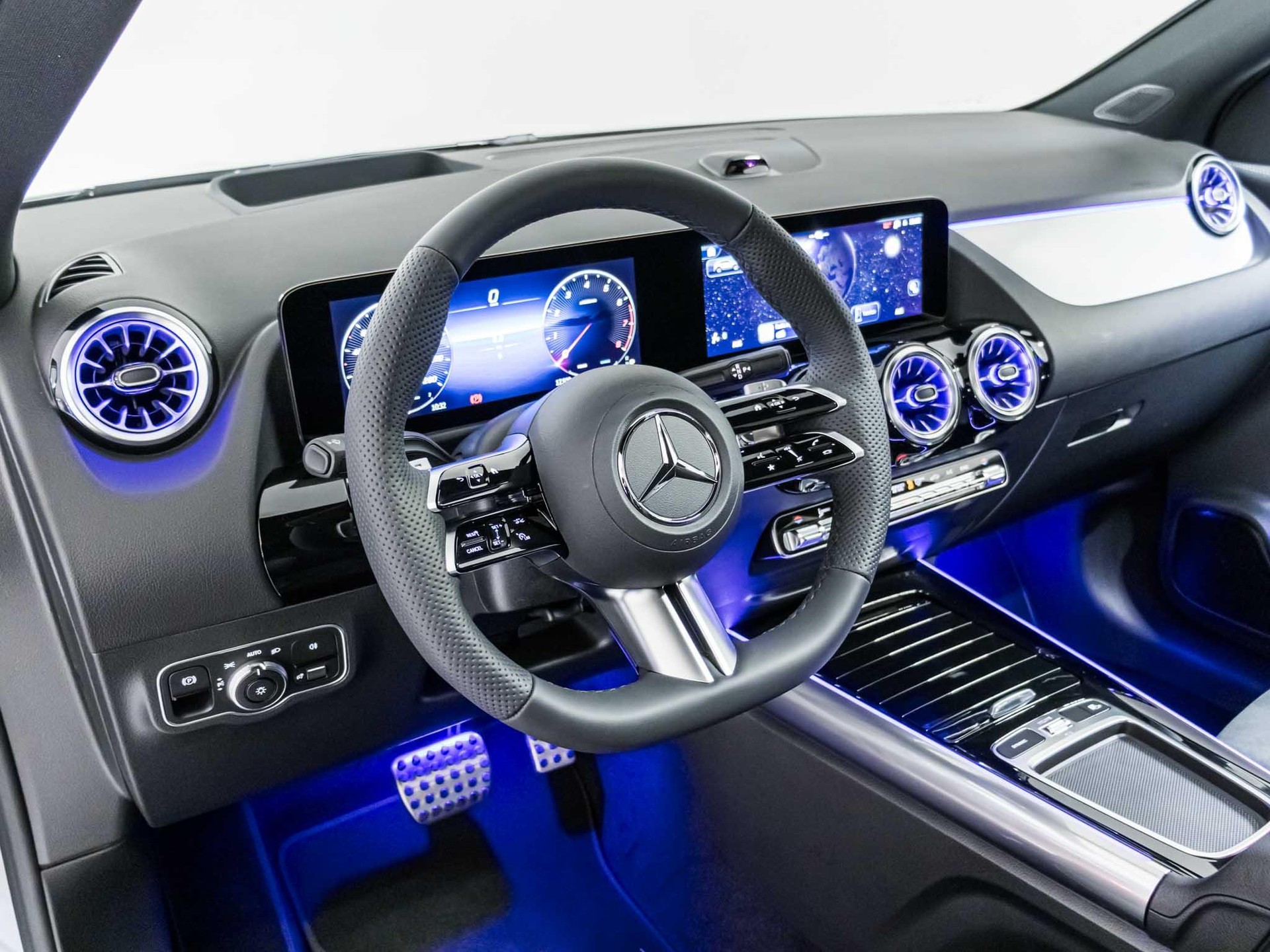 MERCEDES-BENZ GLA 250 4MATIC Swiss Star-image-9