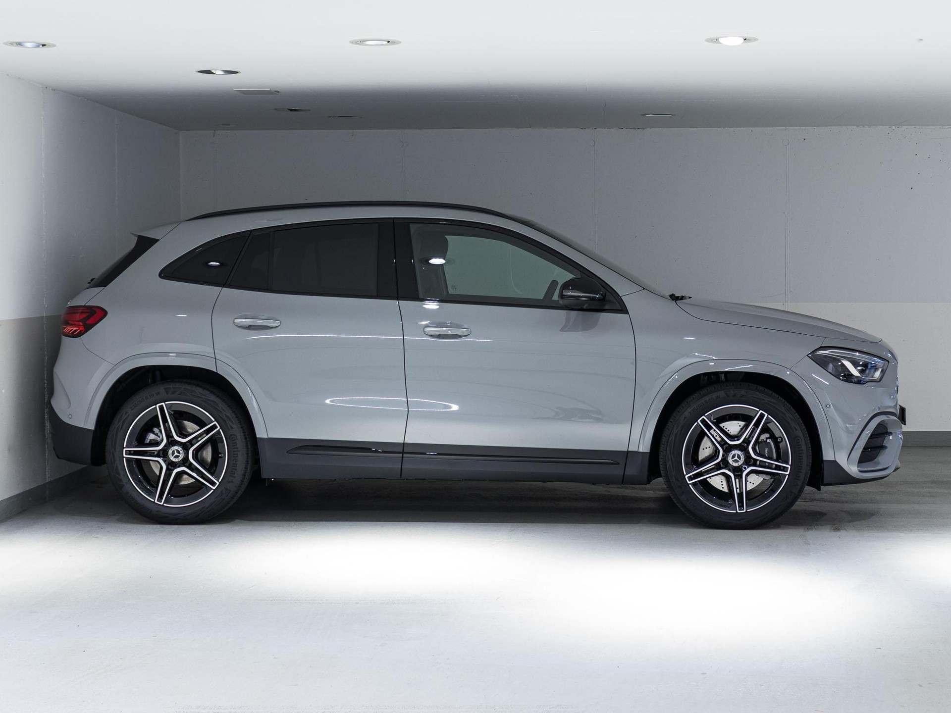 MERCEDES-BENZ GLA 250 4MATIC Swiss Star-image-1